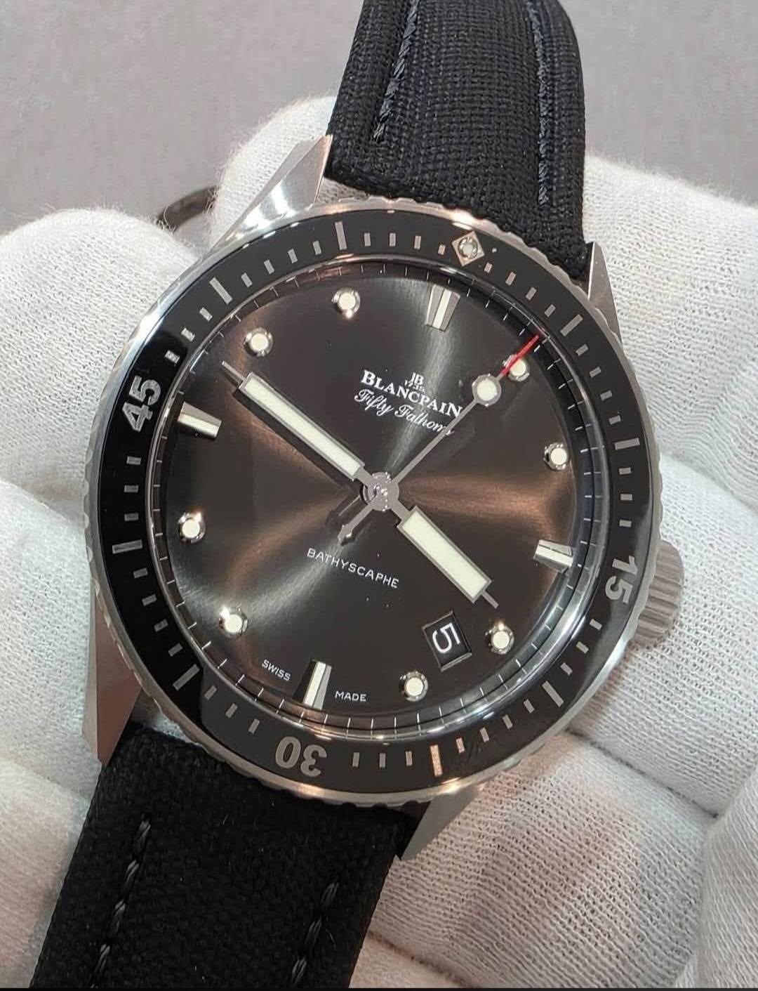 May be an image of wrist watch and text that says '開 S Fifly BLANCP PillyFalhom Falhon BLANCPAIN CPAIN BATHYSCAPHE SWISS 2 15 ی MADE 福 On'