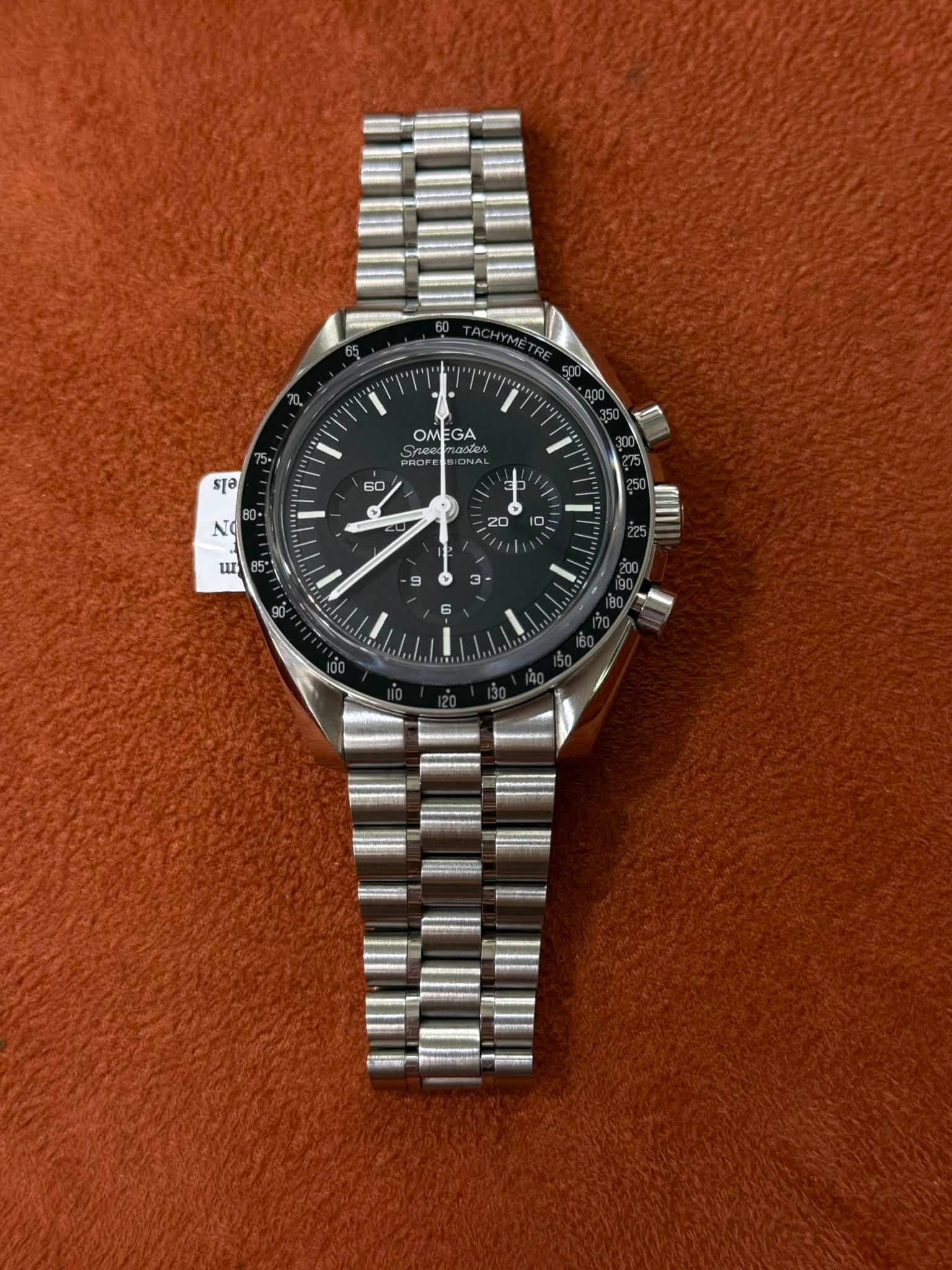 May be an image of wrist watch and text that says 'OM GA දිසര คเชี่อง ppoFe 60 w 20 10 9 III0 3- 6'