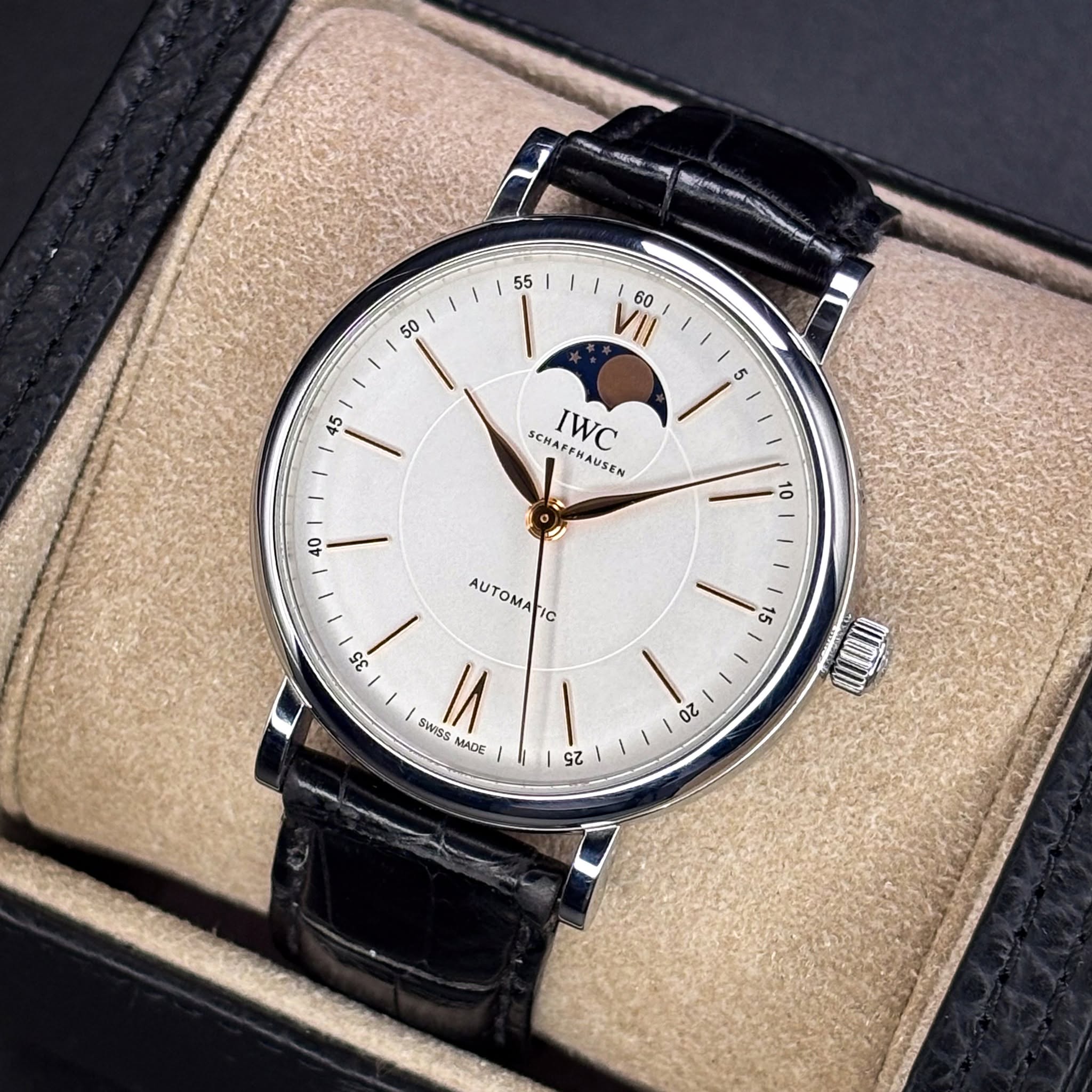May be an image of wrist watch and text that says 'আध ริ 55 50 60 VII 45 SCNAP HANCY AUSEN IWC AUTOMANIC IC SWSs ١٨ MADE UI 20 25'