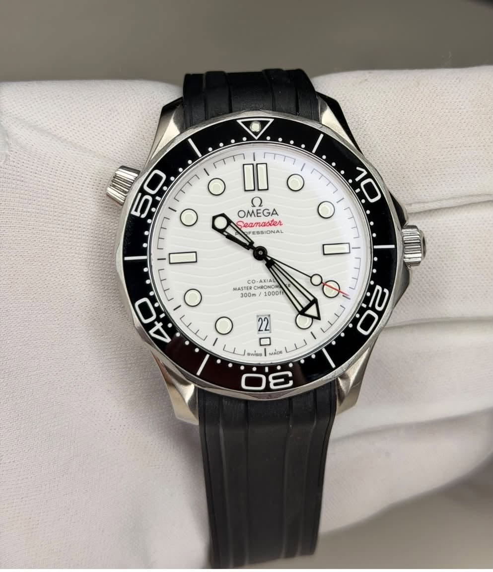 May be an image of wrist watch and text that says '• لللا O II O سا 10 0/ سلا O OMEGA Geamaster O PFESSIONAL ما 40 0 4 MASTER TERC D-ARIAL HRONOM 300m 10001 o 20 2 22 س ሺዊ 800…