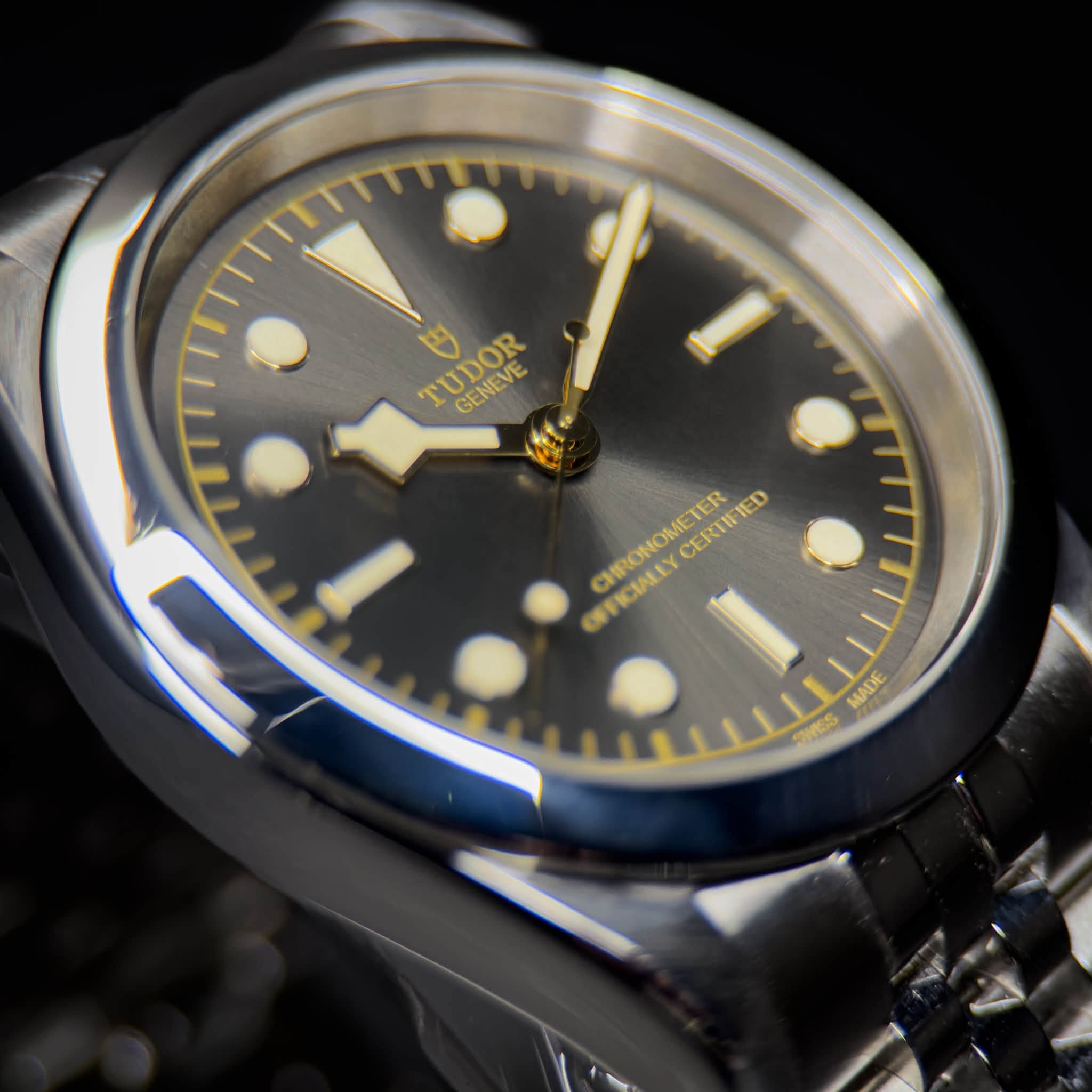 May be an image of wrist watch and text that says 'TUDOR TUDOR GENEVE KTι CHRONOMETER CERTIFIED IED CF FICIALLY MADE အက်'
