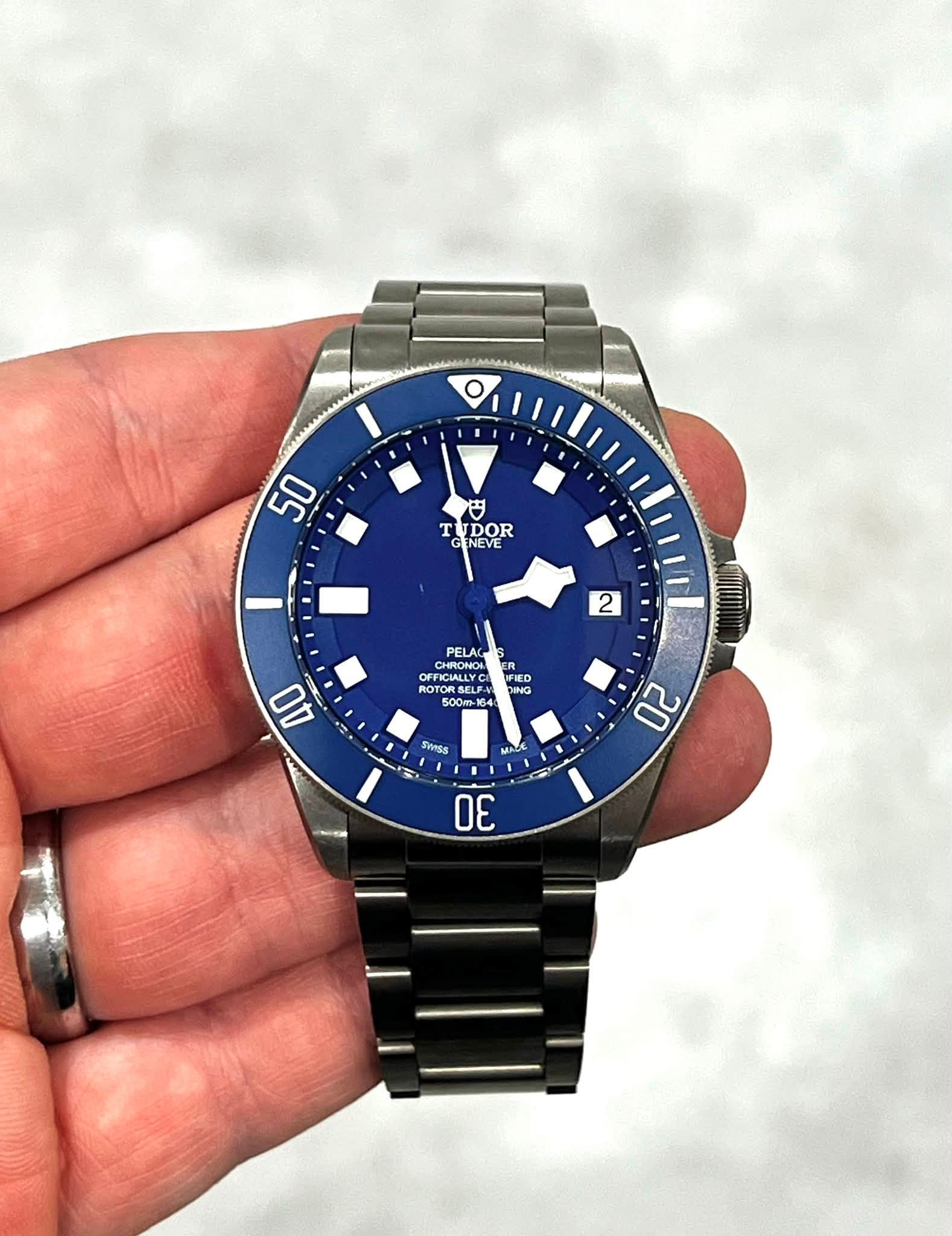 May be an image of wrist watch and text that says '50 円 二 T DOR NEVE I 2 PELA OFFICIAL DERICIALLY C CHRONON ALLYO ROTOR H 500m TIED FIED Ma ING 4O Swngs 20 30'