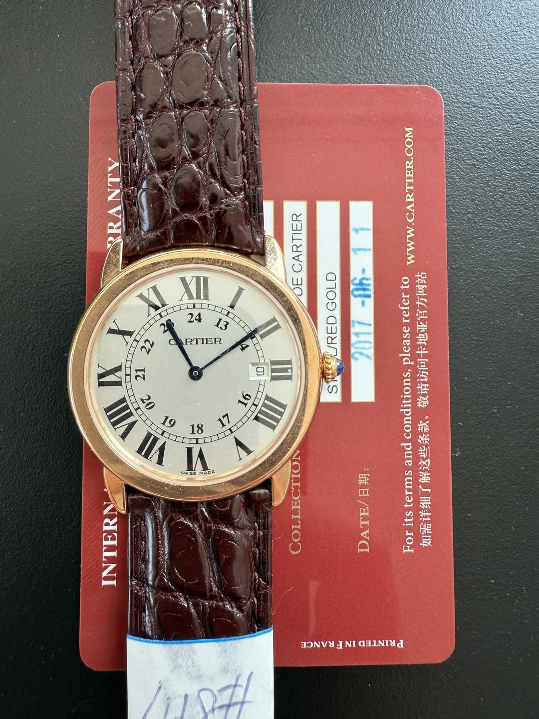May be an image of wrist watch, leather and text that says 'RANTY XI XII V kee 24 13 22 RTIER CARTIER E GOLD -በለ- STMLRED STEer /RED X ጠ LI 5 18 h 21 02 9 VII MIDE ลว CARTIER.…