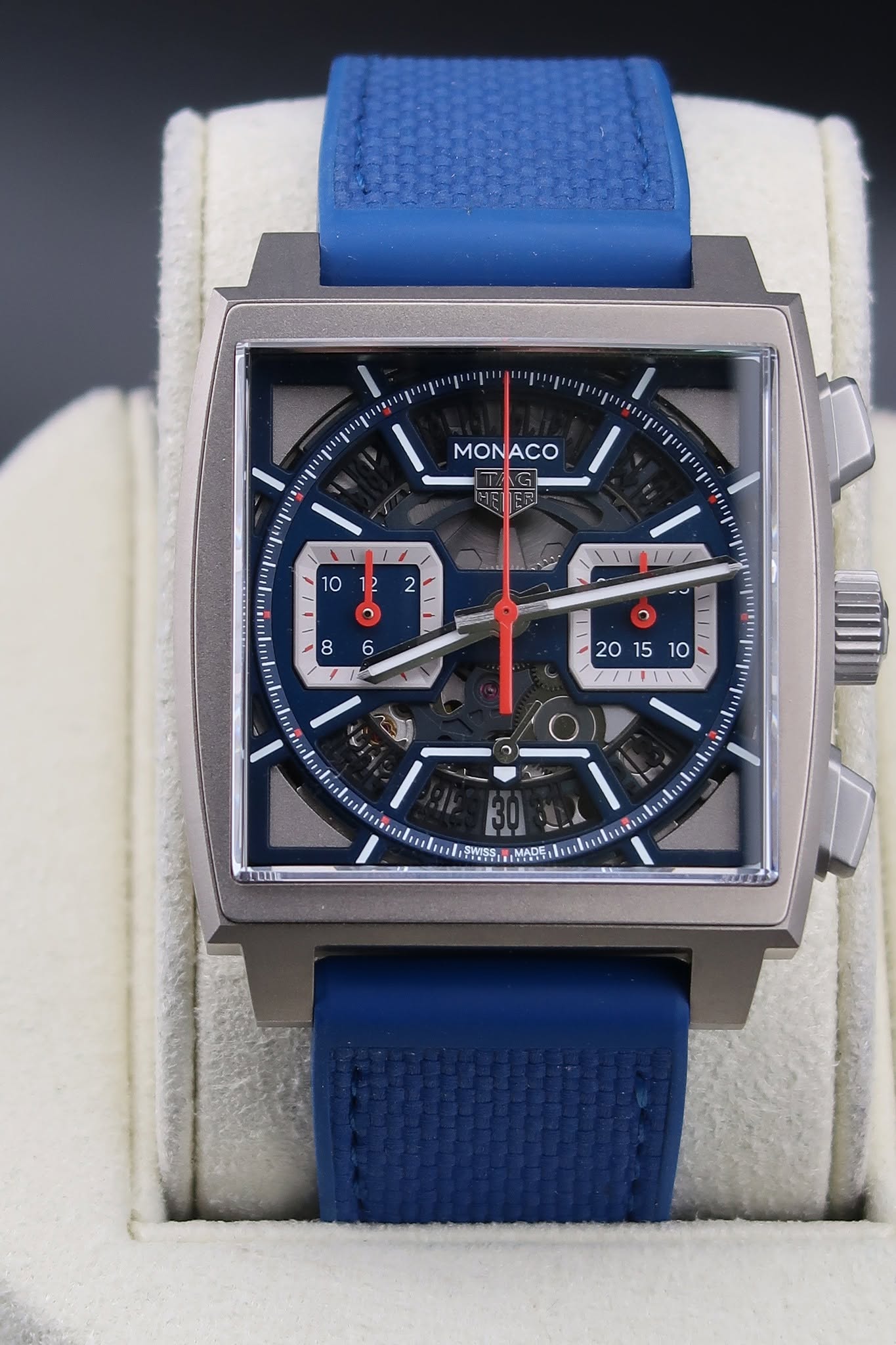 May be an image of ‎digital watch and ‎text that says '‎지 MON MONACO ر O 2 2 0 SC 8 6 O د ) I11 O LON MAPE‎'‎‎
