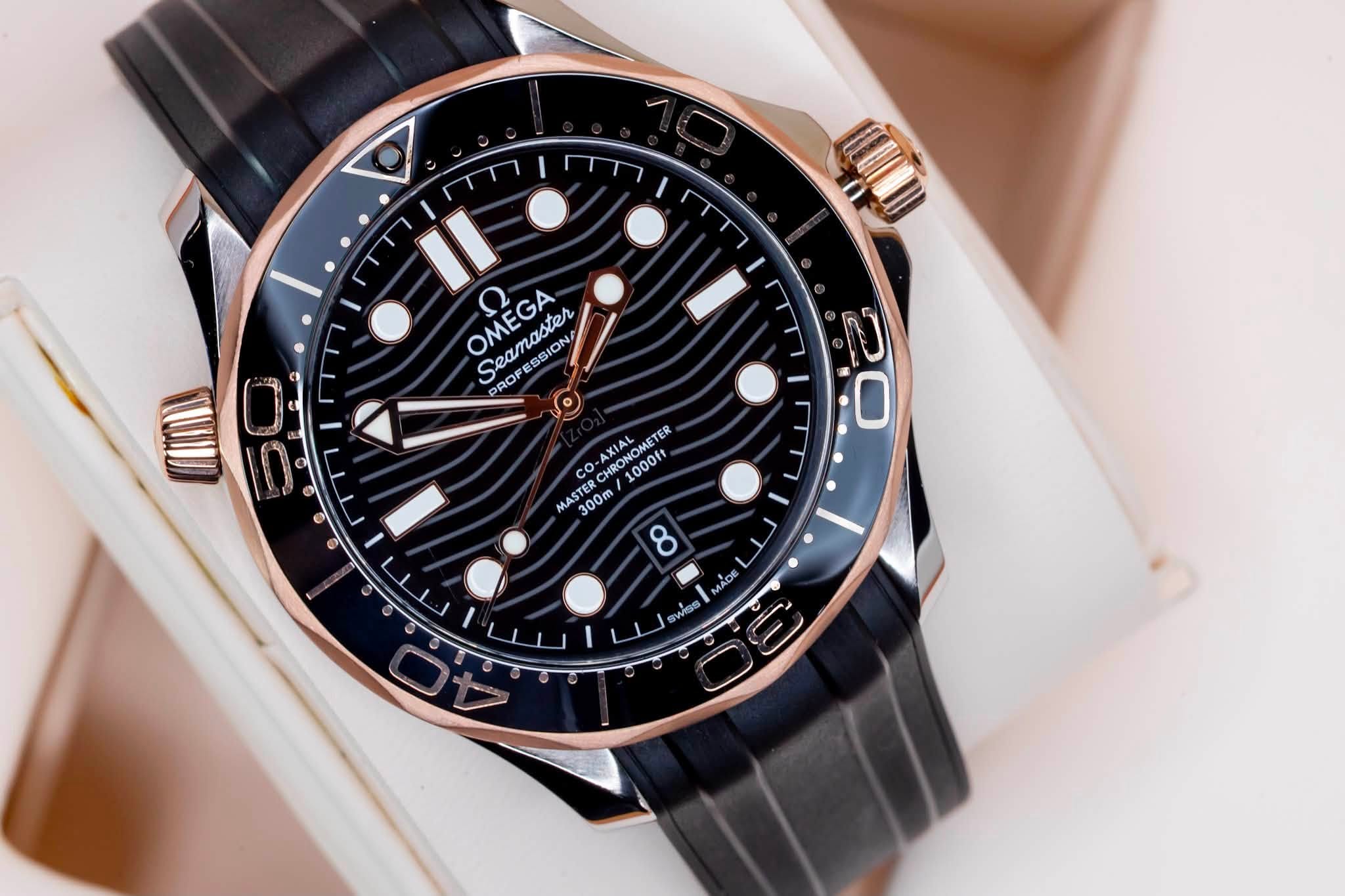May be an image of wrist watch and text that says 'OMEGA Seamaster BIONA Seamaster 4 Seamaster ESS SSI0 PRO AXIAL TER MA ASTER CO TERCH 1000ft 300m 0 20 MAC BwoS'
