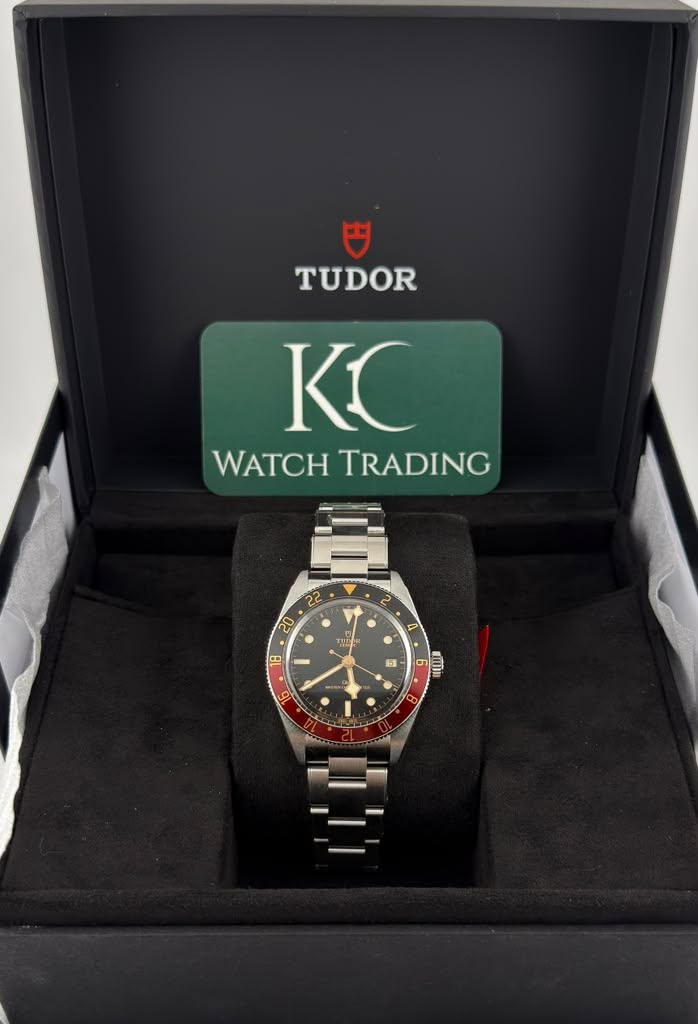 May be an image of wrist watch and text that says 'TUDOR KC WATCH WATCHTRADING TRADING 2 22 20 • TЛ TIEI UA 4 18 M 6 6 6 EIUIE 福 m 8'