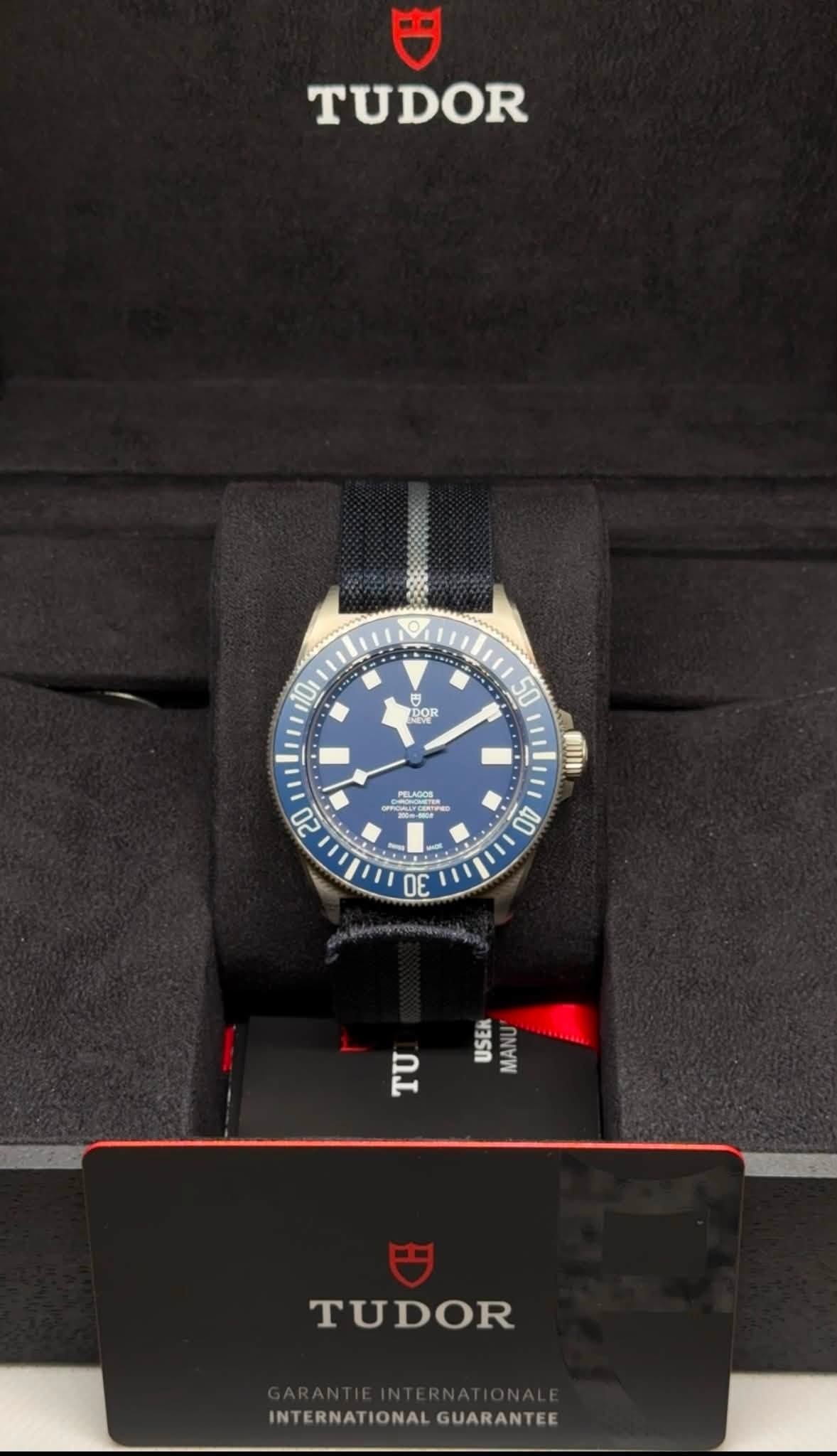 May be an image of wrist watch and text that says 'TUDOR 10 P DOR 株: 50 三 MI TTM 00 PELASICE o 一い 吉 20 30 USER 1 MAN TU TUDOR INTERNATIONAL INTERNATIONALGUARANTEE GUARANTEE'