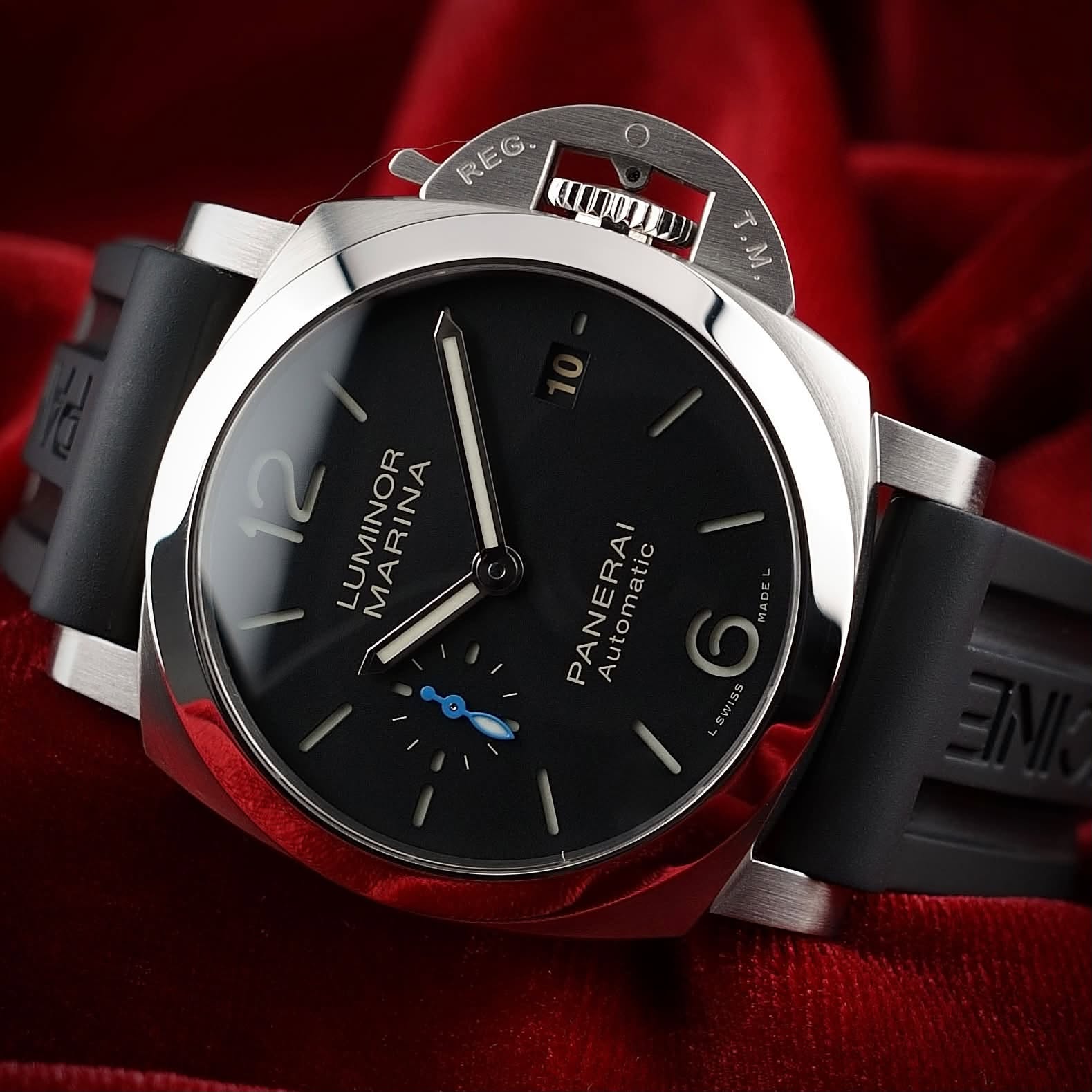 May be an image of wrist watch and text that says 'R U בחסתם T.M My LUMINOR MA MARINA ΙΝΑ M MASE 6 PANERAI PANmatic Automatic SWISS /'