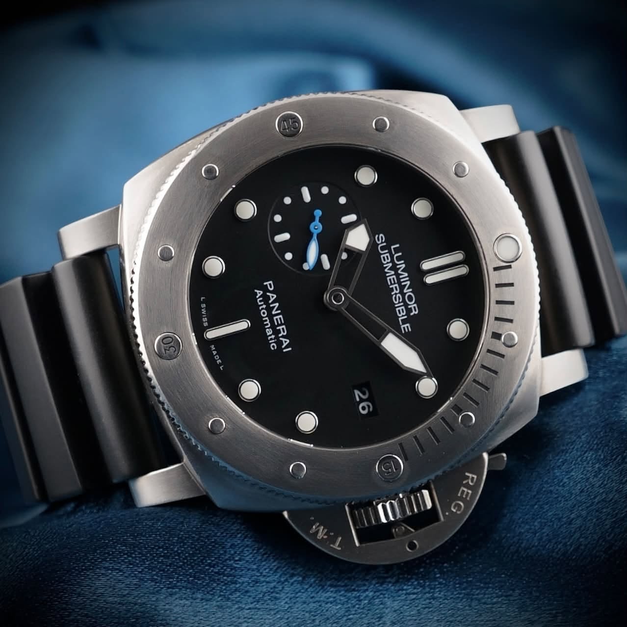 May be an image of wrist watch and text that says 'UBMER LUMINOR SUBMERSIBLE m S PANERA Automatic PANERAI Οι ΟΗμθι O'