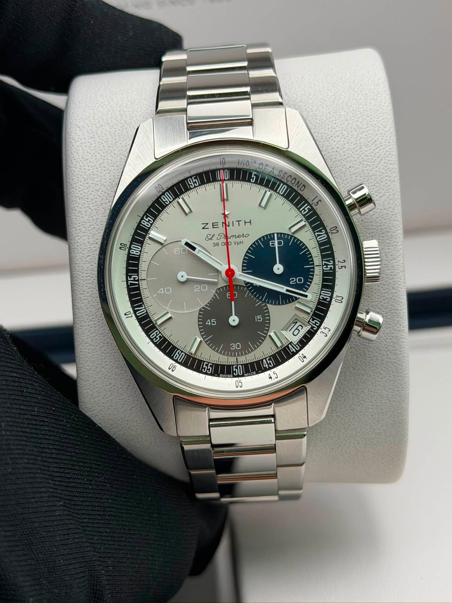 May be an image of wrist watch and text that says '95 09 JU VI0 MONOE LOE ZENITH z ELS иTeлo mero 36000VpH 36 08 80 rejun ,5 20 LO ול aul lamba '