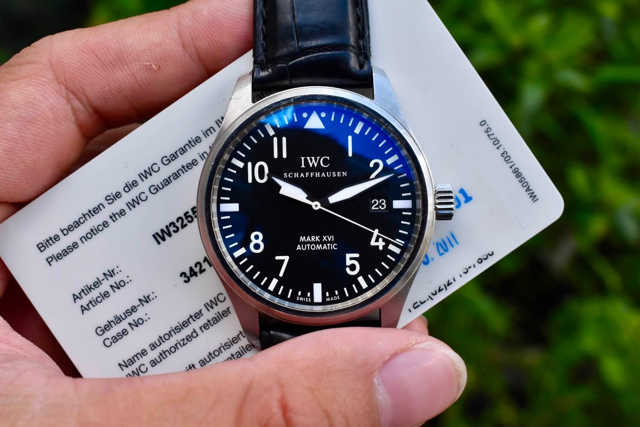 May be an image of wrist watch and text that says 'I1 IWC ١ 10 SCHAFFHAUSEN SEN ១ 23 LA im Garantie in IWC Guar Guarantee die Sie IWC beachten the Bitte Please notice IW325…