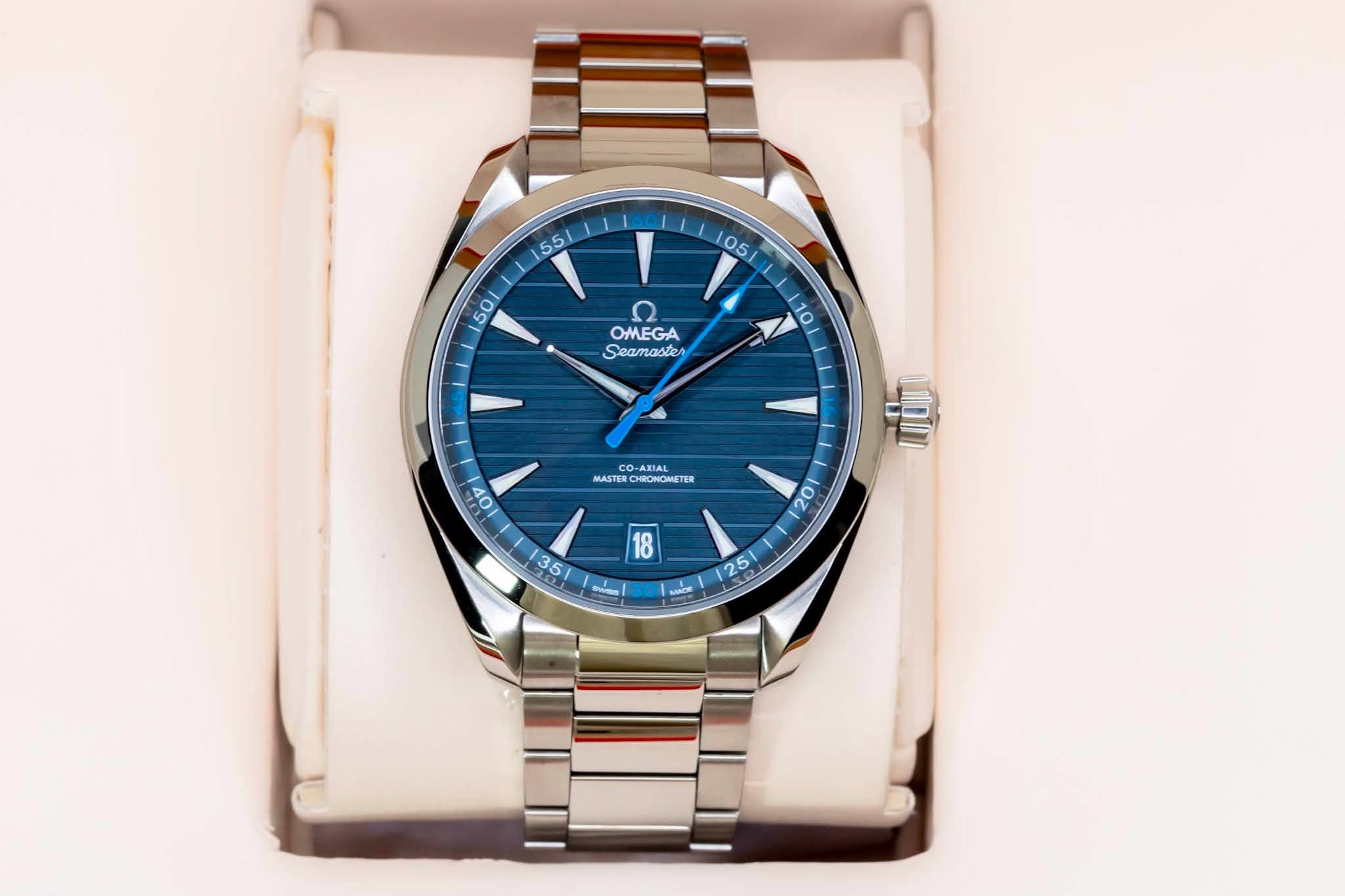 May be an image of wrist watch and text that says '55 05 50 OMEGA Seamaste 10 cO O- ARIAL MASTER MASTERO HRONOMETE O0 20 O 18 35 35 l 2 6 2 عشب'