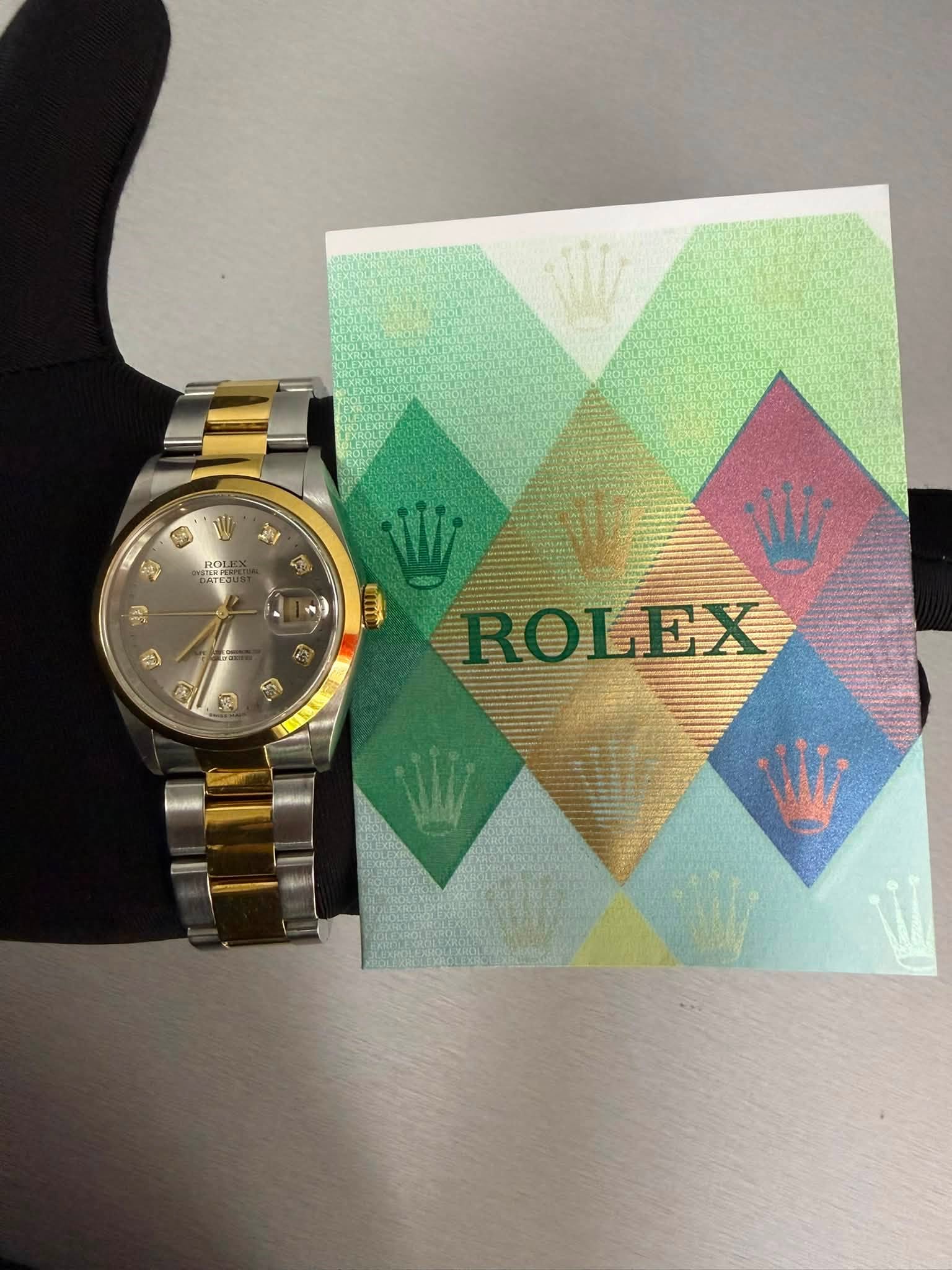 May be an image of wrist watch and text that says '發 ROLI ATeл W ROLEX'