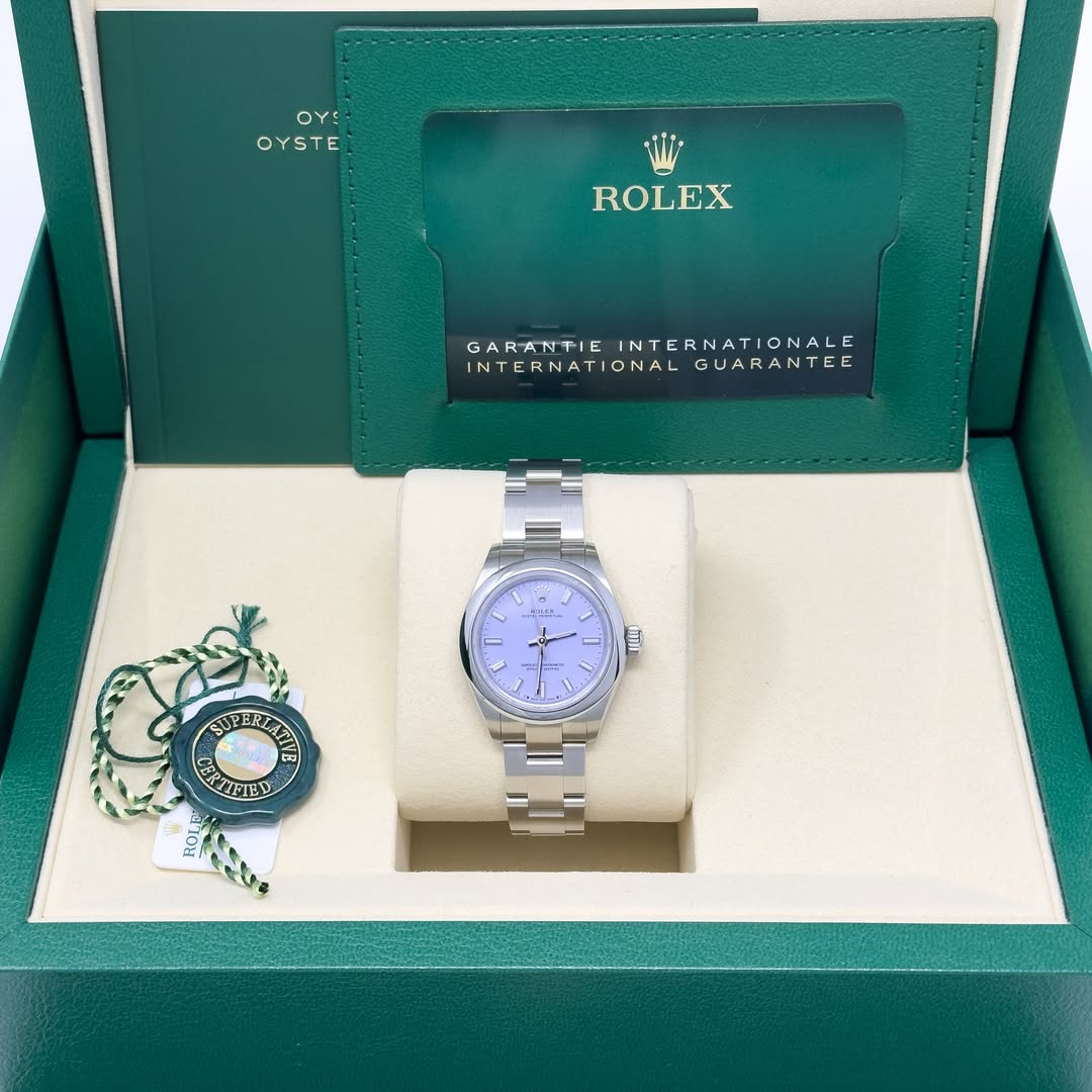 May be an image of wrist watch and text that says 'OYS OYSTE ROLEX GARANTIE INTERNATIONALE GARANHIEINTERNATIONALE NALE INTERNATIONA INTERNATIONALGUARANTEE NTERNA TIONAL GUARANTEE -…