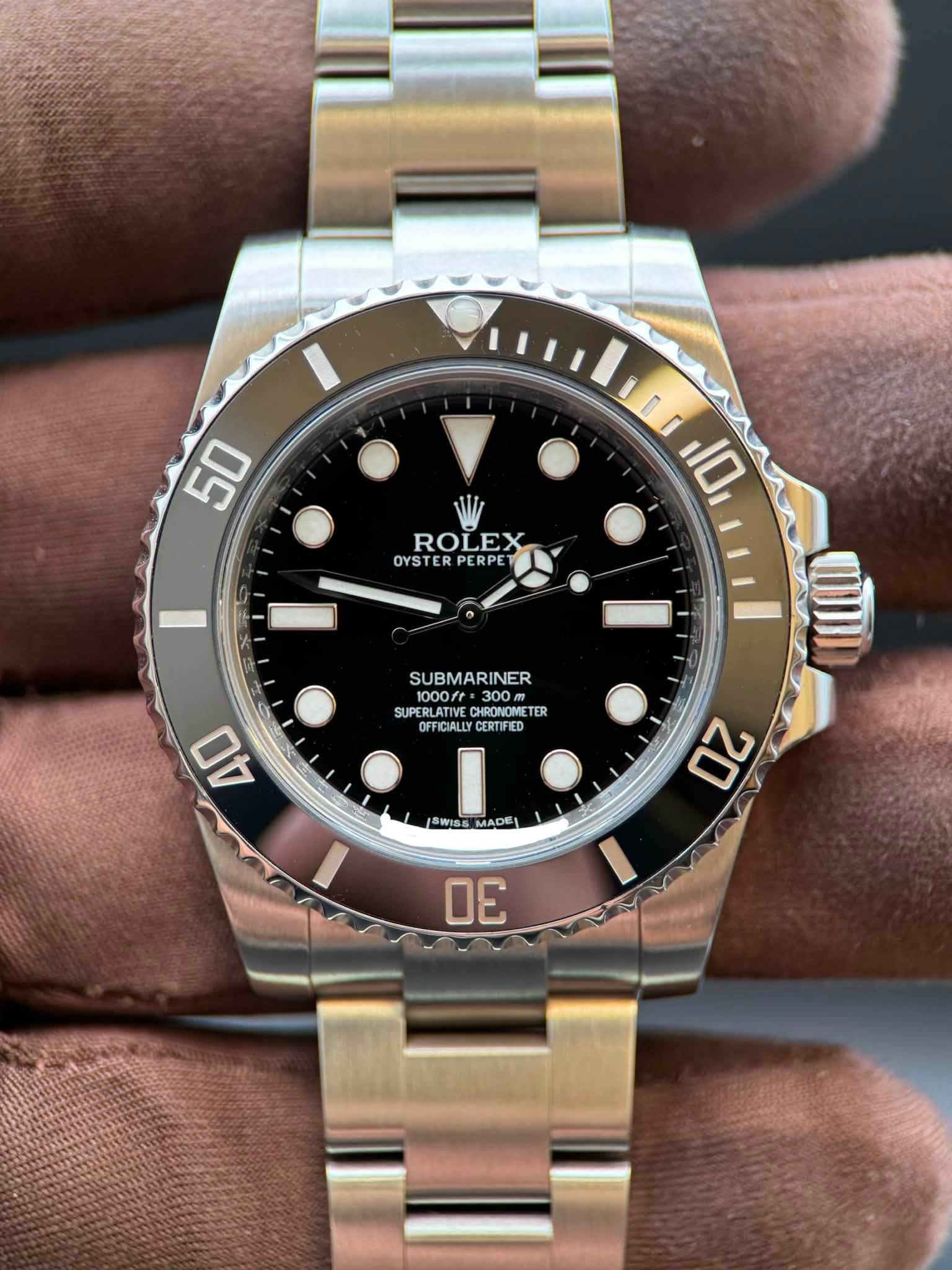 May be an image of wrist watch and text that says '50 Iiu iI 10 ROLEX OYSTER YSTERPERPET PERPE PET SUBMARINER 1000ft 1000 0m m SUPERLATIVE SUPERLATIVE.CHBOIOMETER SUPE CHRONOME TER…