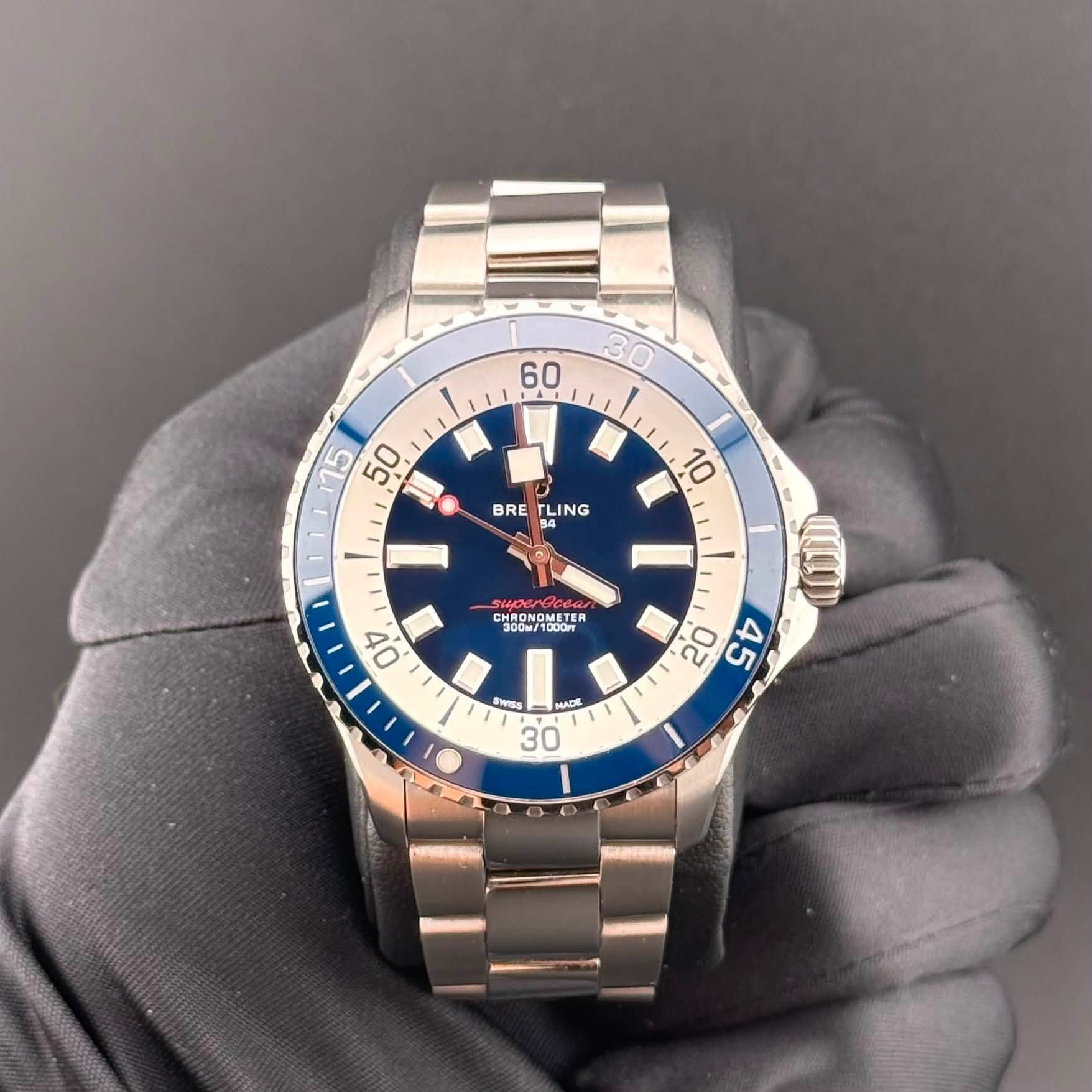 May be an image of wrist watch and text that says '60 20 ١١ 10 15 50 BRE LING NG 94 C CHRON CHRONOMETER 300M/1 M/1000m NGMETER 100Gr o4 ത 20 45 者 WSS MADE 중 4 Οε'