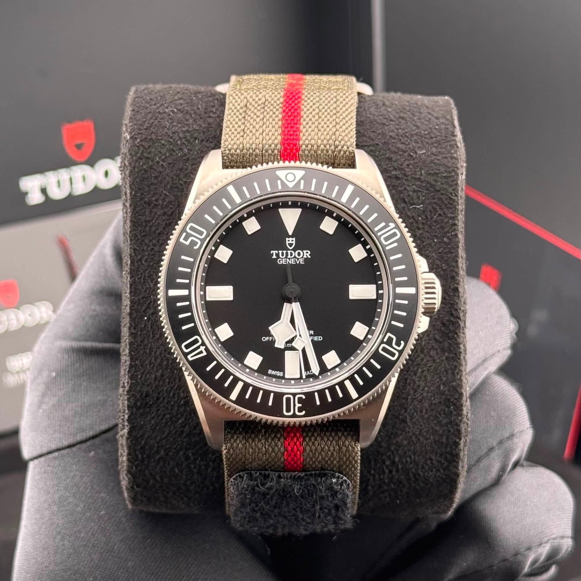 May be an image of wrist watch and text that says 'TUDO TUDO 50 円 TUDOR GENEVE 10 oFTI SEED 4O ١١ ชีลซ 20 30'