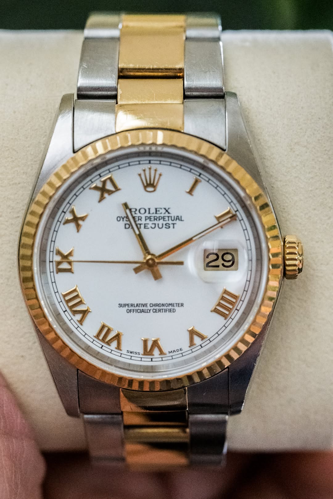 May be an image of wrist watch and text that says 'XI W I X ROLEX ERPERDETUA ER PERPETUAL OYS TEJUST XI WA 29 വர் SUPERLATIVE SUPE CHRONOMETER SUPERLATIVECHRONOMETER TER…