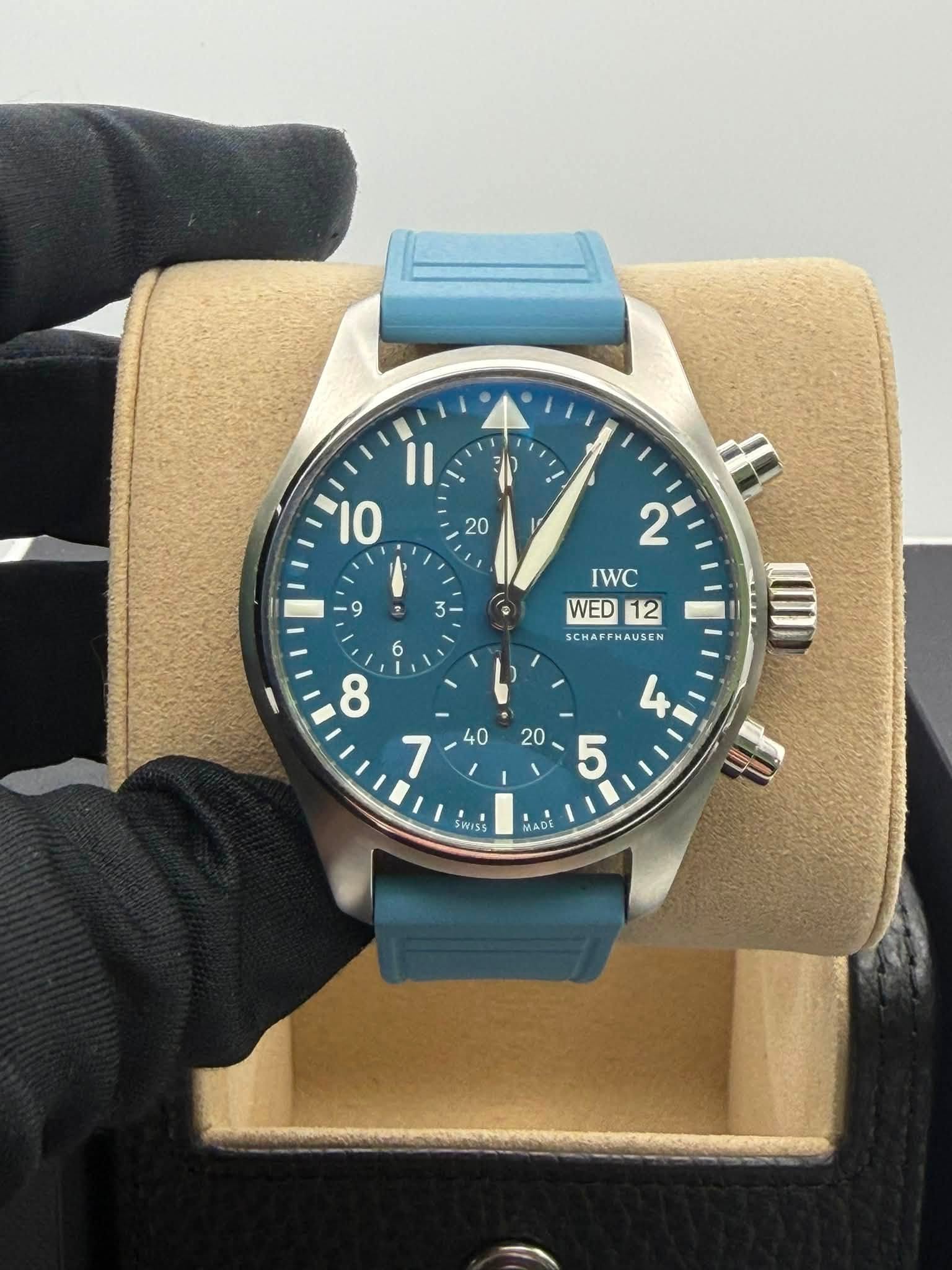 May be an image of wrist watch and text that says 'I1 10 20 ۱٠ 9 3- 6 2 IWC WED12 WED 12 SCHAFFHAUSEN AUSEN SWISS MADE IR'