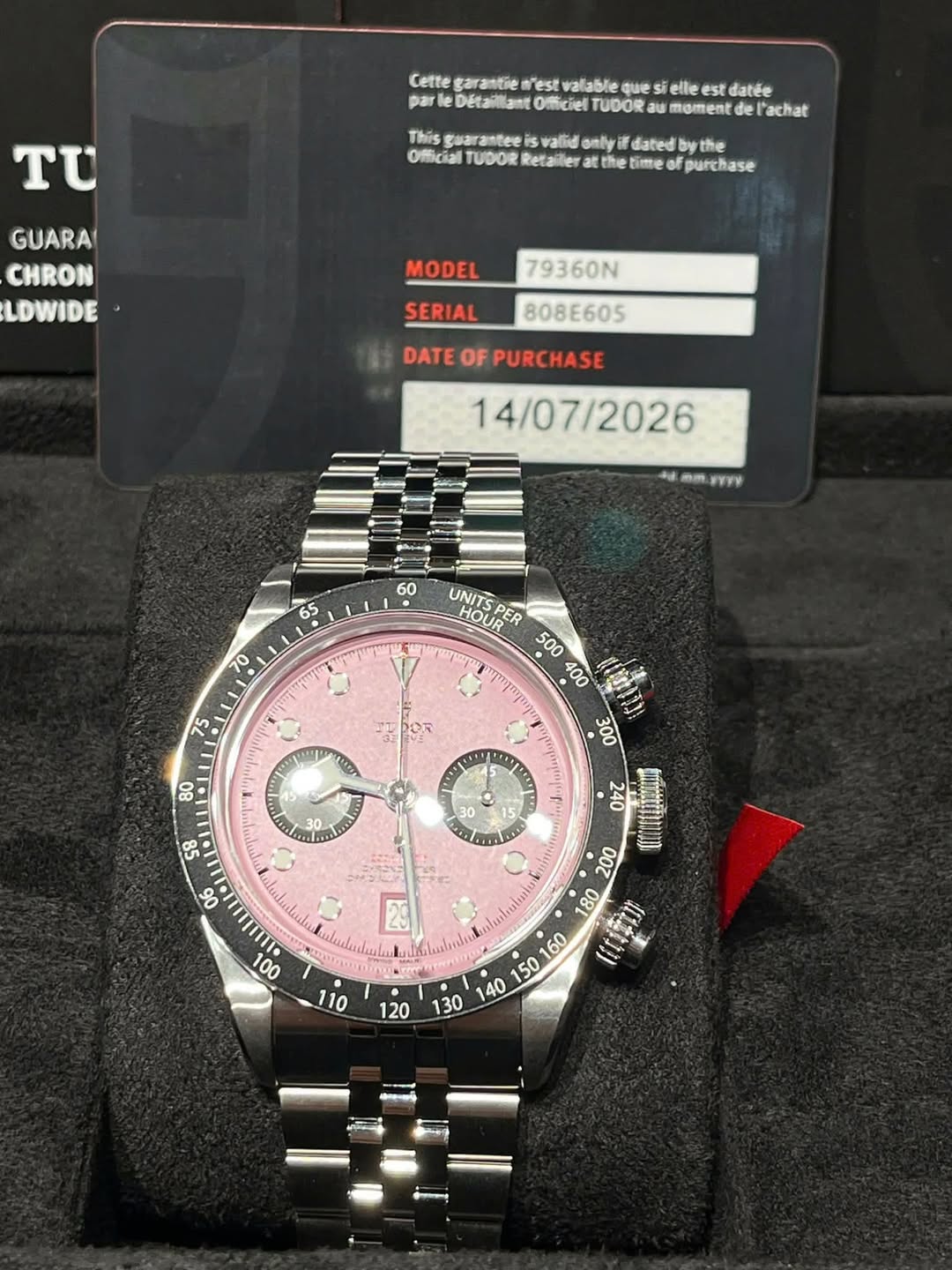 May be an image of wrist watch and text that says 'Cette carantie est valablie que sẽ ell par Détaillan Omiciel TUDOR 3И u TU est datée de l'achat This zree only dated by Omicial…