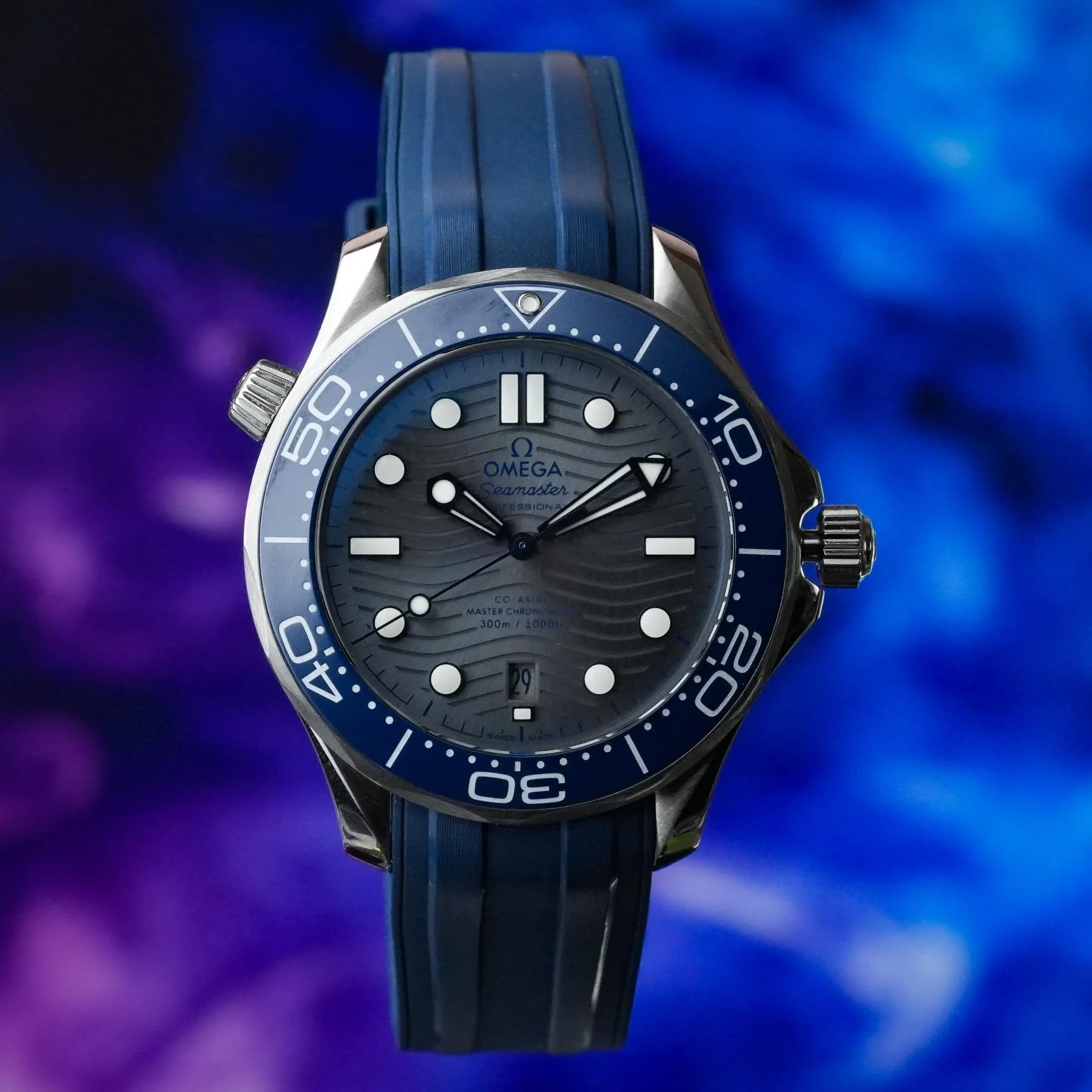 May be an image of wrist watch and text that says ' جي ف C 08'