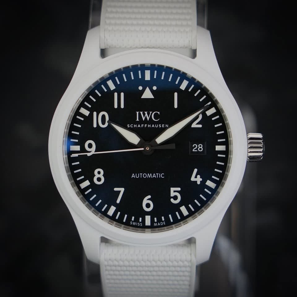 May be an image of wrist watch and text that says 'Il 10 9 IWC SCHAFFHAUSEN FHAUSEN 2 28 8 AUTOMATIC 4 7 5 6 WISS MADE'