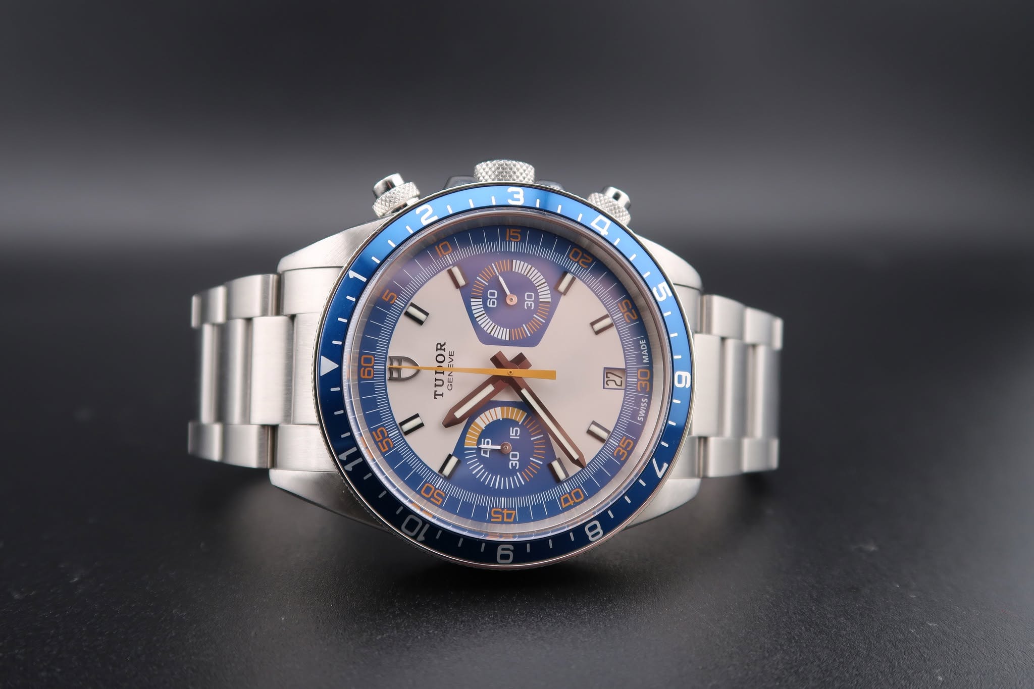 May be an image of wrist watch and text that says 'UN 60 6 60 DE 0 mm I LI OR VE EVE ለውራ TUI T 55 GLA 9 MR 22 30 DE 茶 SSIMS ای ال1 DE 10 II IIIII SD >'