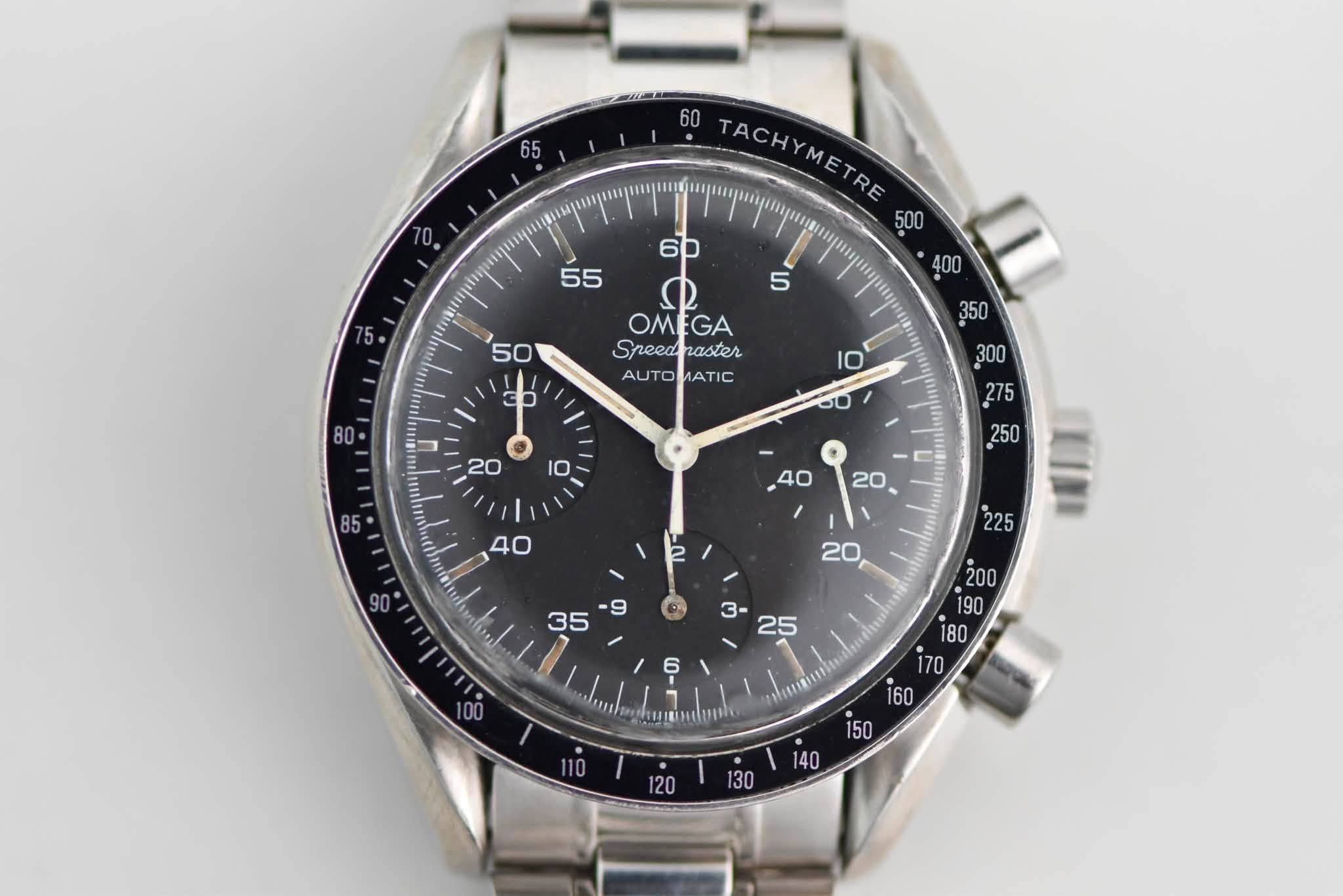 May be an image of wrist watch and text that says '60 TACHYMETRE OMEGA GA OM Speednaster Speed naster AUTOMATIC ATIC AUTO ل '