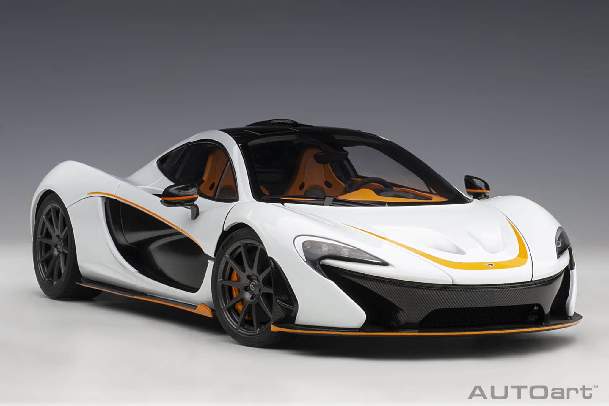 May be an image of car and text that says 'AUTOart™'