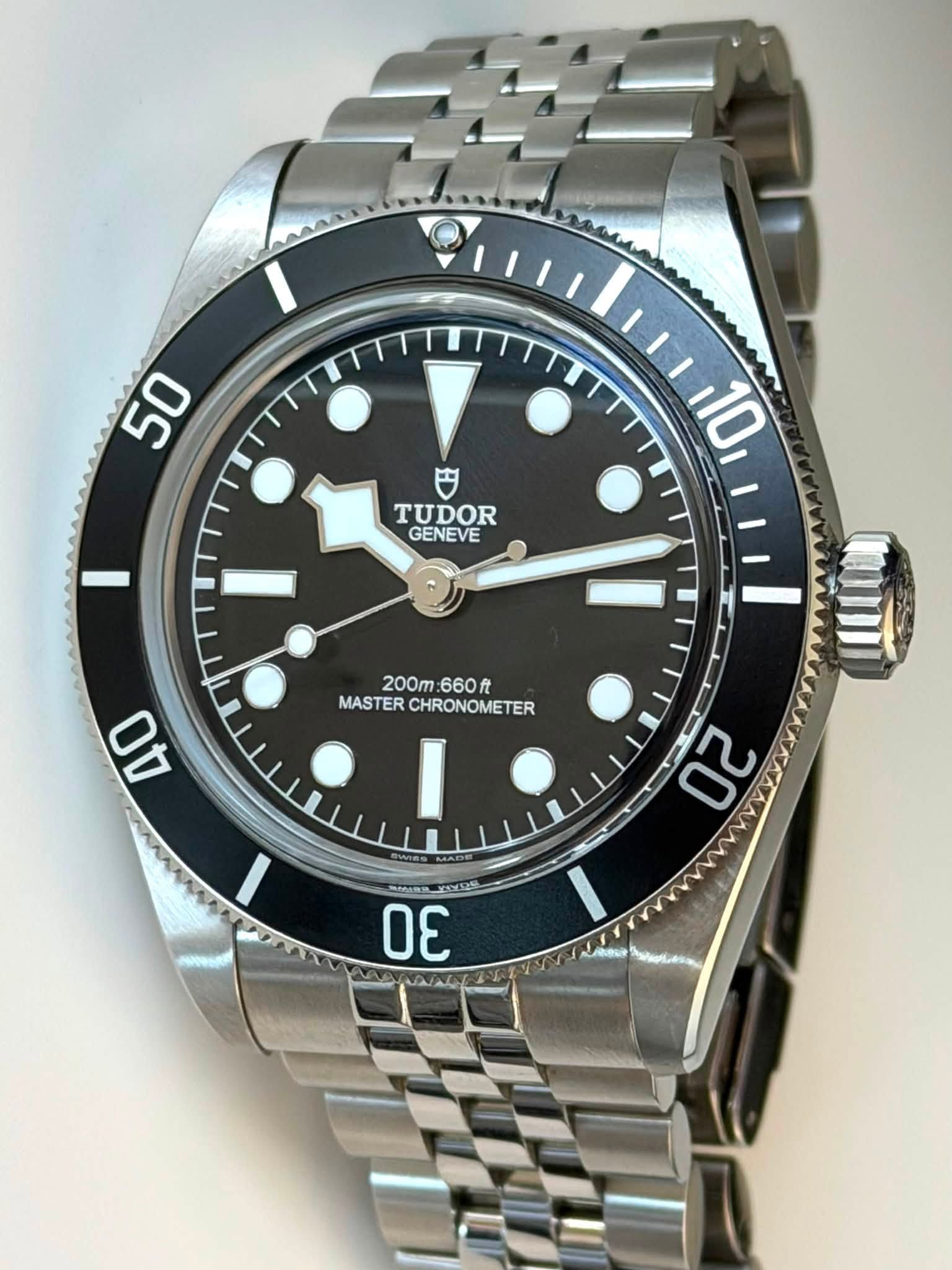 May be an image of wrist watch and text that says '50 TUDOR GENEVE 10 200m 200m:660発 660代 MASTER (ASTERCHRONOMETER CHRONOMETER I AO 20 30'