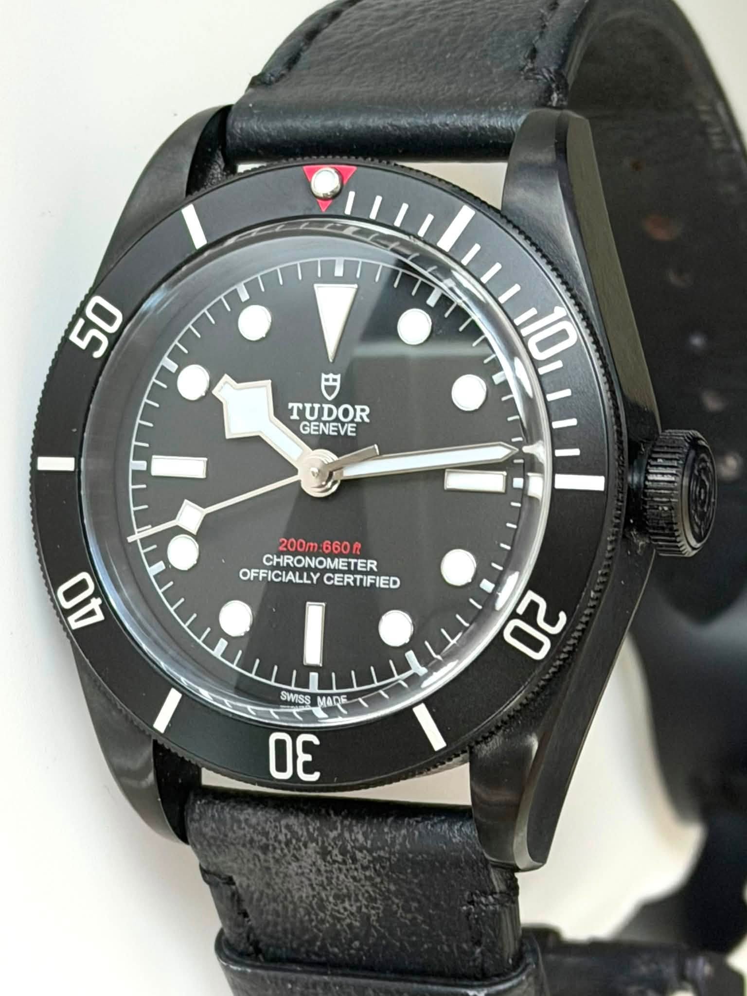 May be an image of wrist watch and text that says 'жeлeHacHHHиH 50 TUDOR GENEVE 10 200m 200m.660 6600 CHRONOMETER OFFICIALLYCERTIFIED OFFICIALLY CERTIFIED I UO SWISS MADE 20 ယ'