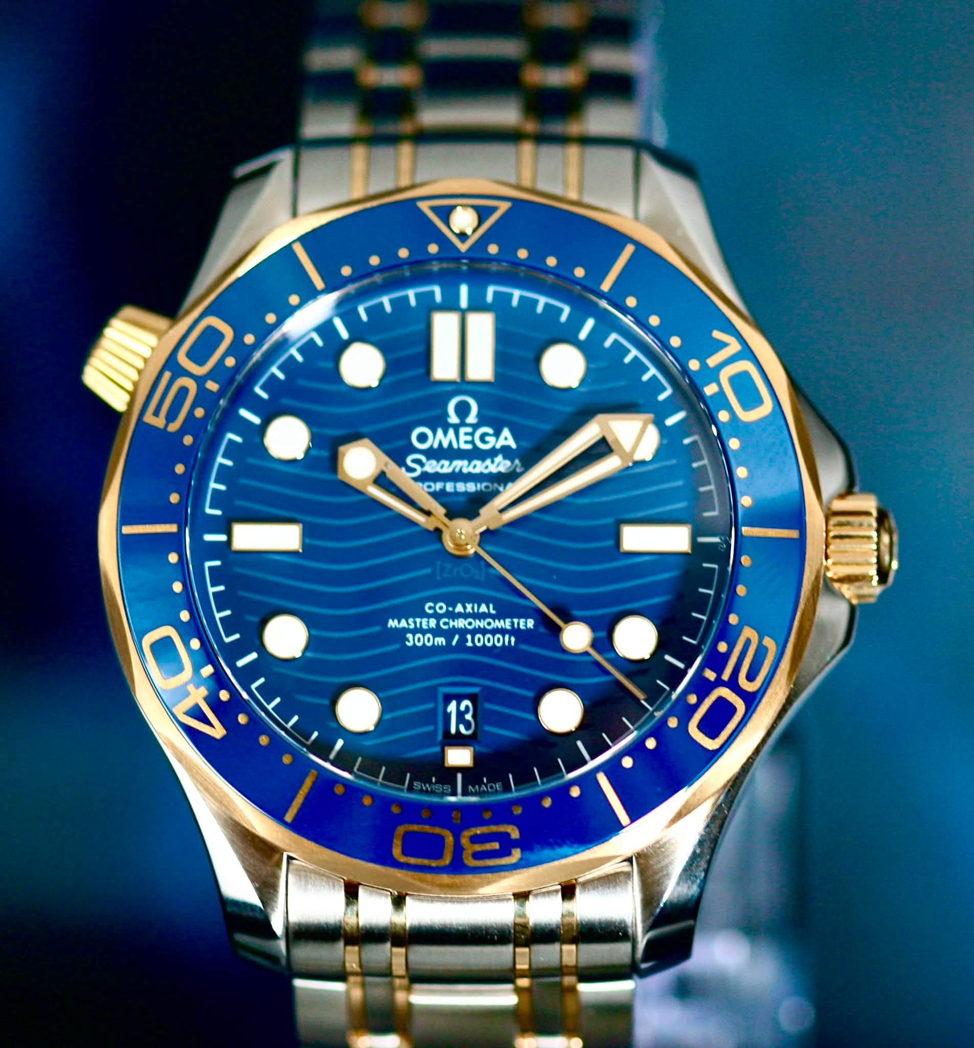 May be an image of wrist watch and text that says 'ח OMEGA Seamaster OFESSIO س س ب 04 4 MASTERCHRONOMETER Co O-AXIAL MASTER CHRONOM ETER 300T 1000ft 13 ؟ 20 כו.'