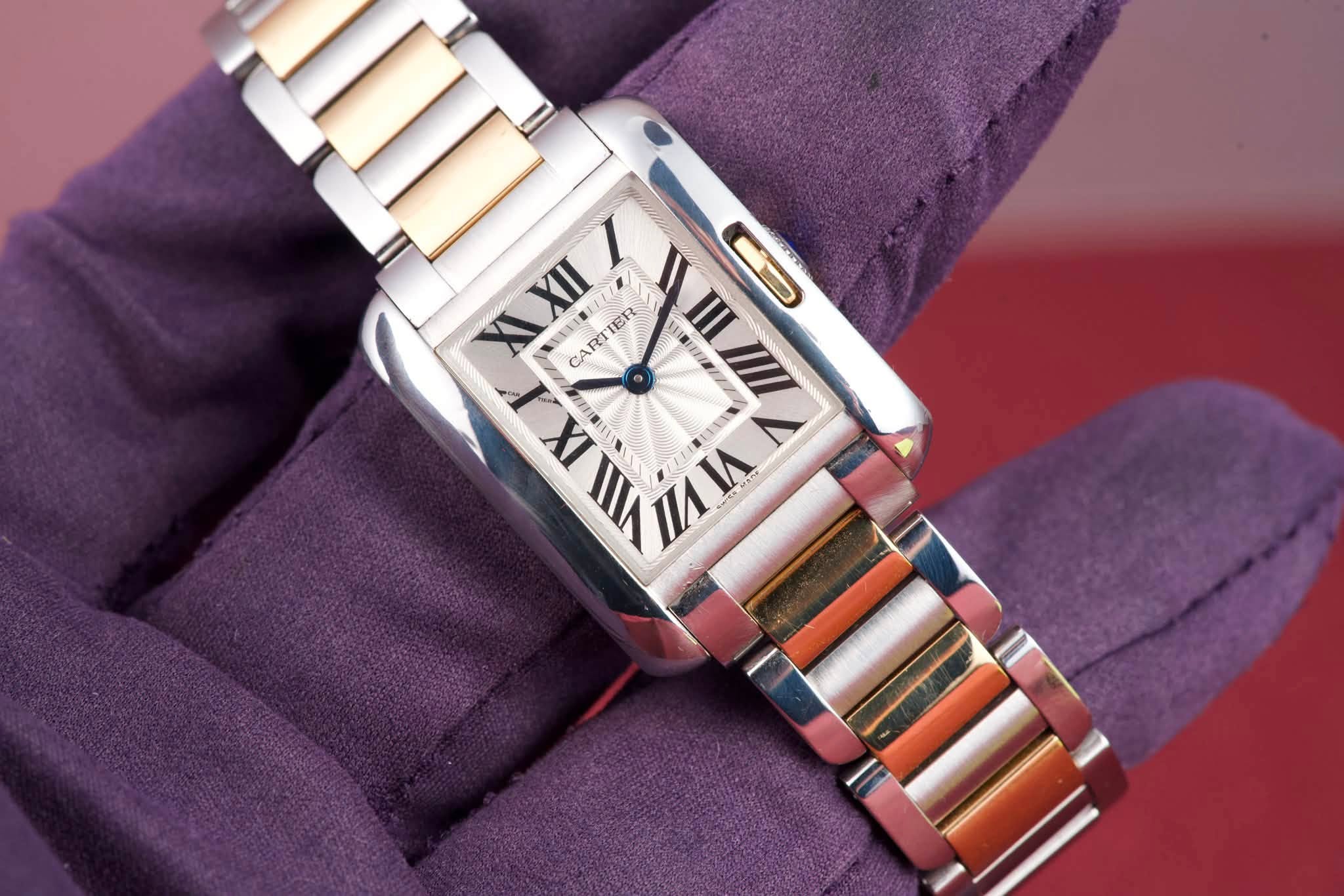 May be an image of wrist watch and text that says 'XIXII XII IER UIR CART RI TEN BITTEE W/ III . UIFE IX NII L 2 VI'