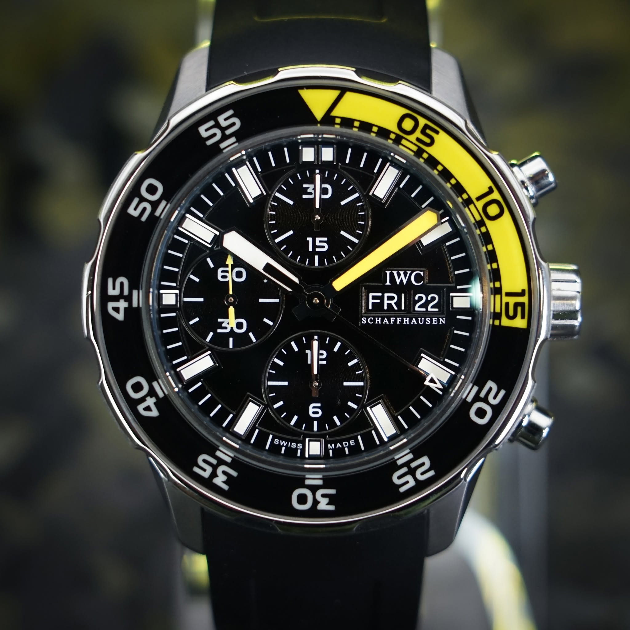 May be an image of wrist watch and text that says ' / 15 45 5 E0 30 IWCI FRI22 22 FRI SCHAFFHAUSEN 맘 S2 ΟΣ'