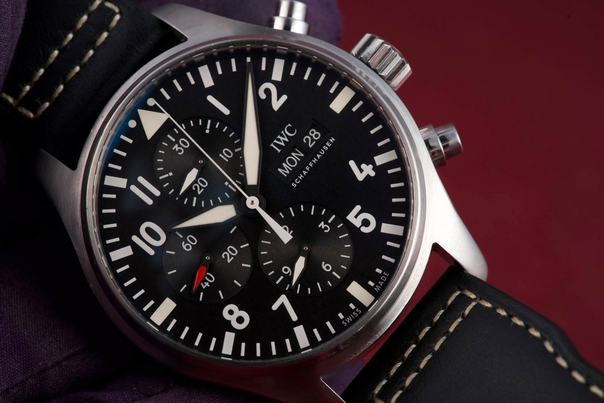 May be an image of wrist watch and text that says 'LUII 30 O IWC MON 28 SCHAFFHAUSEN PHAUSEN AUSEN با " ل Ol 10 60 20 o チ 6 8 1'