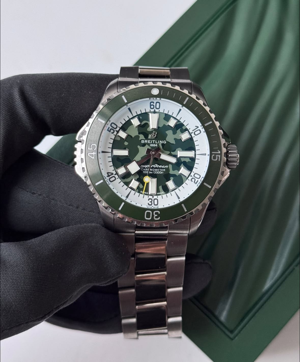 May be an image of wrist watch and text that says 'FL 60 미림 50 45 អវី 10 BRE BREITLING ലയ് R 20 NG I53g ဟ LII 4 s NOMETER J230 ot MALE Οε 30 O ៣ 0'