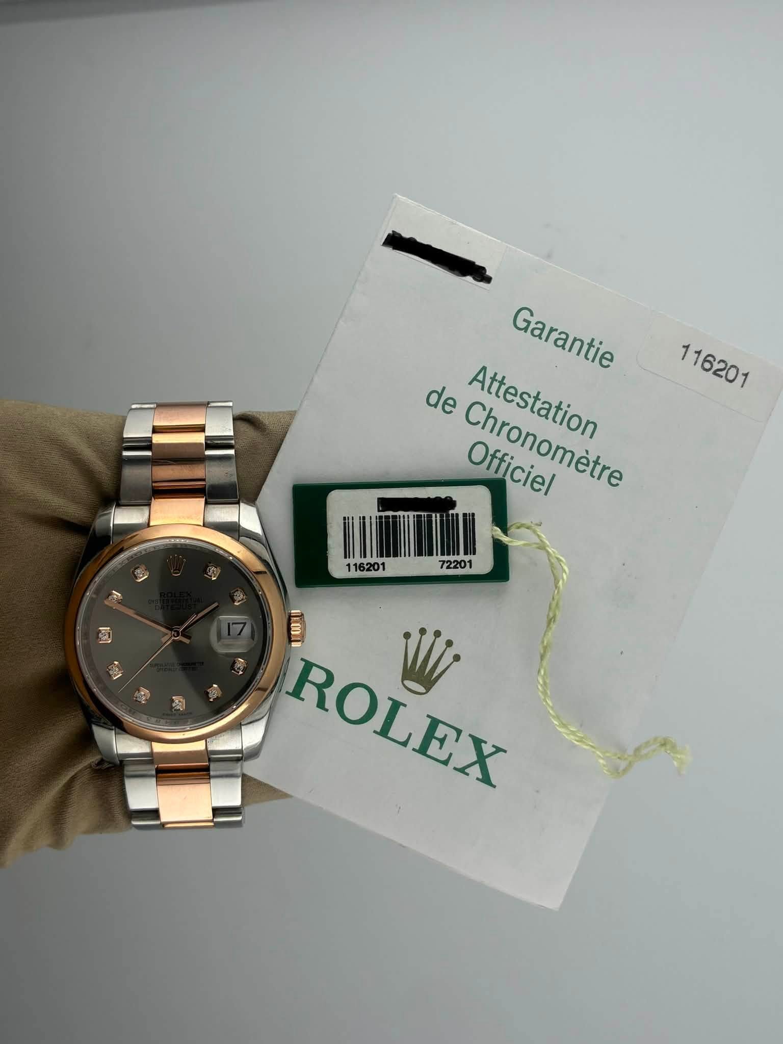 May be an image of wrist watch and text that says 'Garantie Garantie de Attestation Officiel Chronomètre oronométre Officiel I0I ROLEX ROLEX W'
