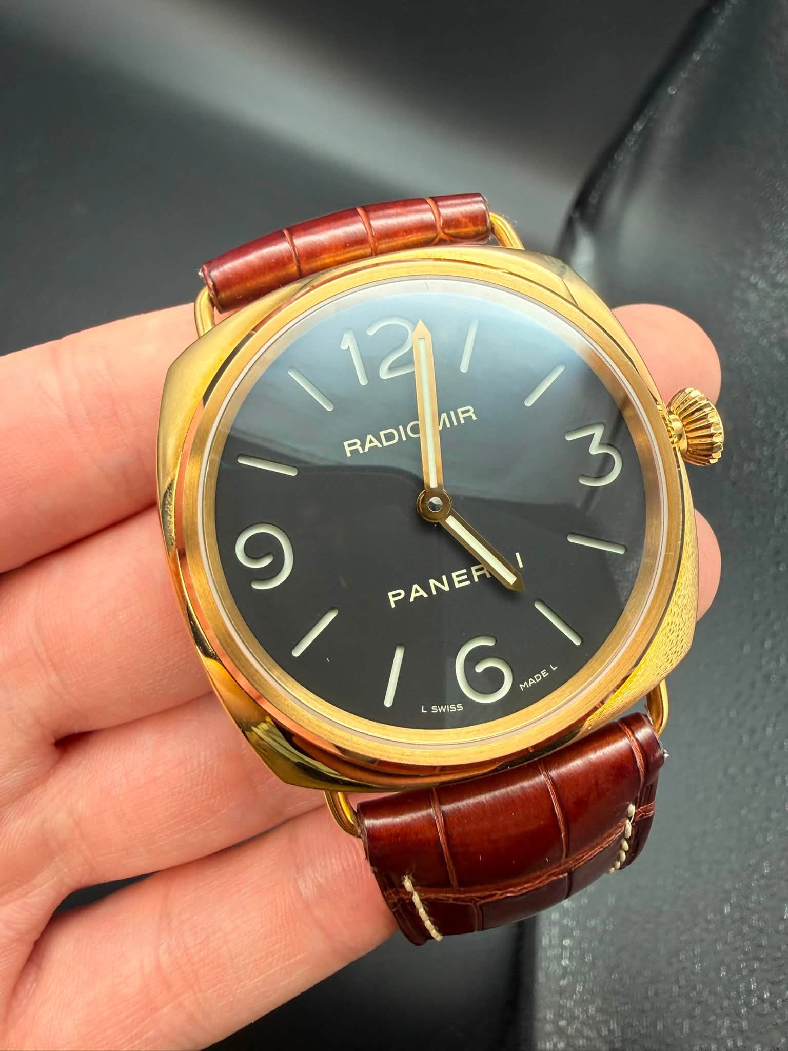 May be an image of wrist watch and text that says '12/ 12 RADIO RADIOAIR IR 3 و PANER PANEF L SWISS 6 MADE V'