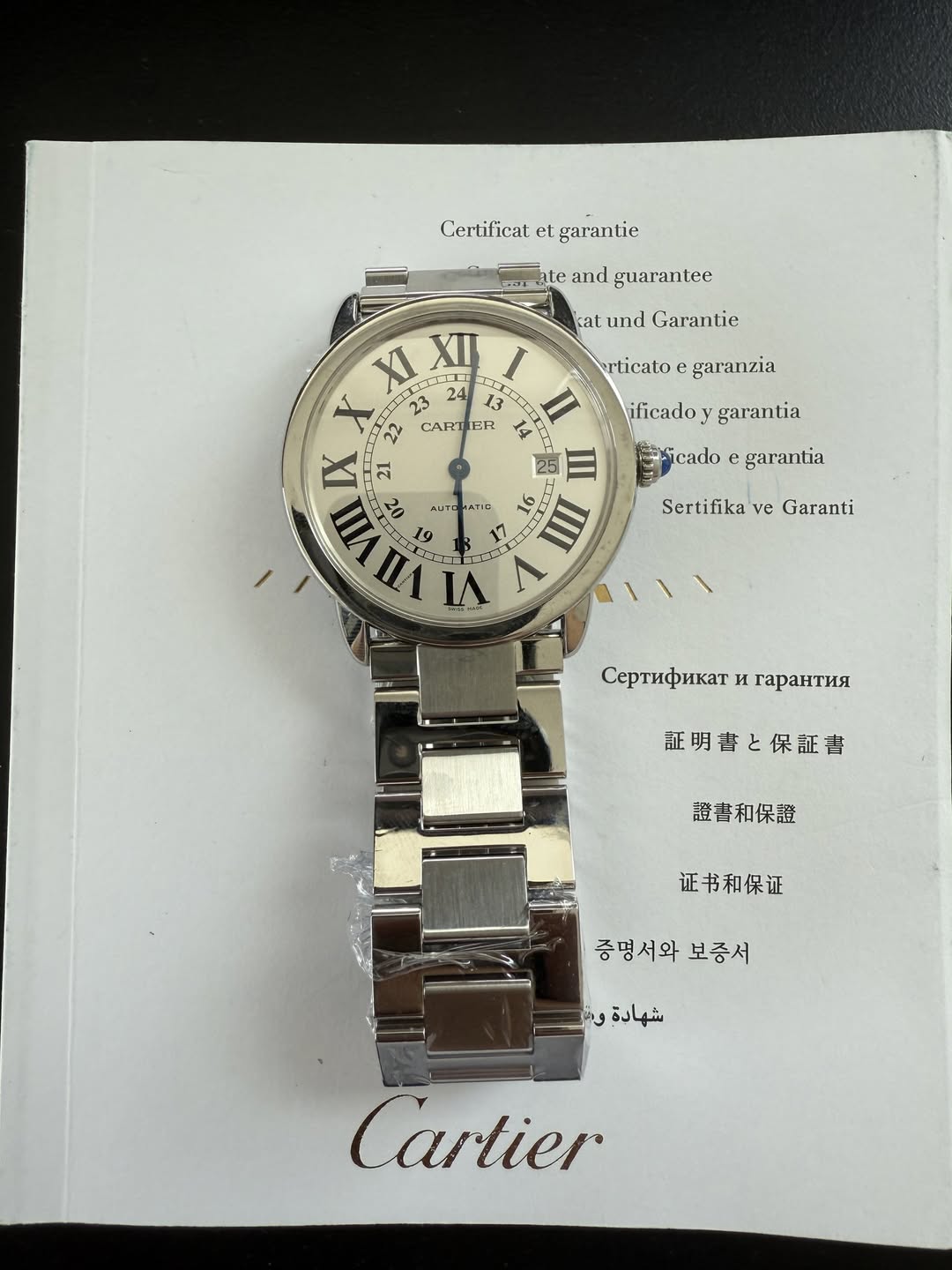 May be an image of wrist watch and text that says 'Certificat et garantie ale and guarantee kat und Garantie rticalo e garanzia XI 그대 XII I X 22 CARTIER ER 23 IX 21 III VIIVII…