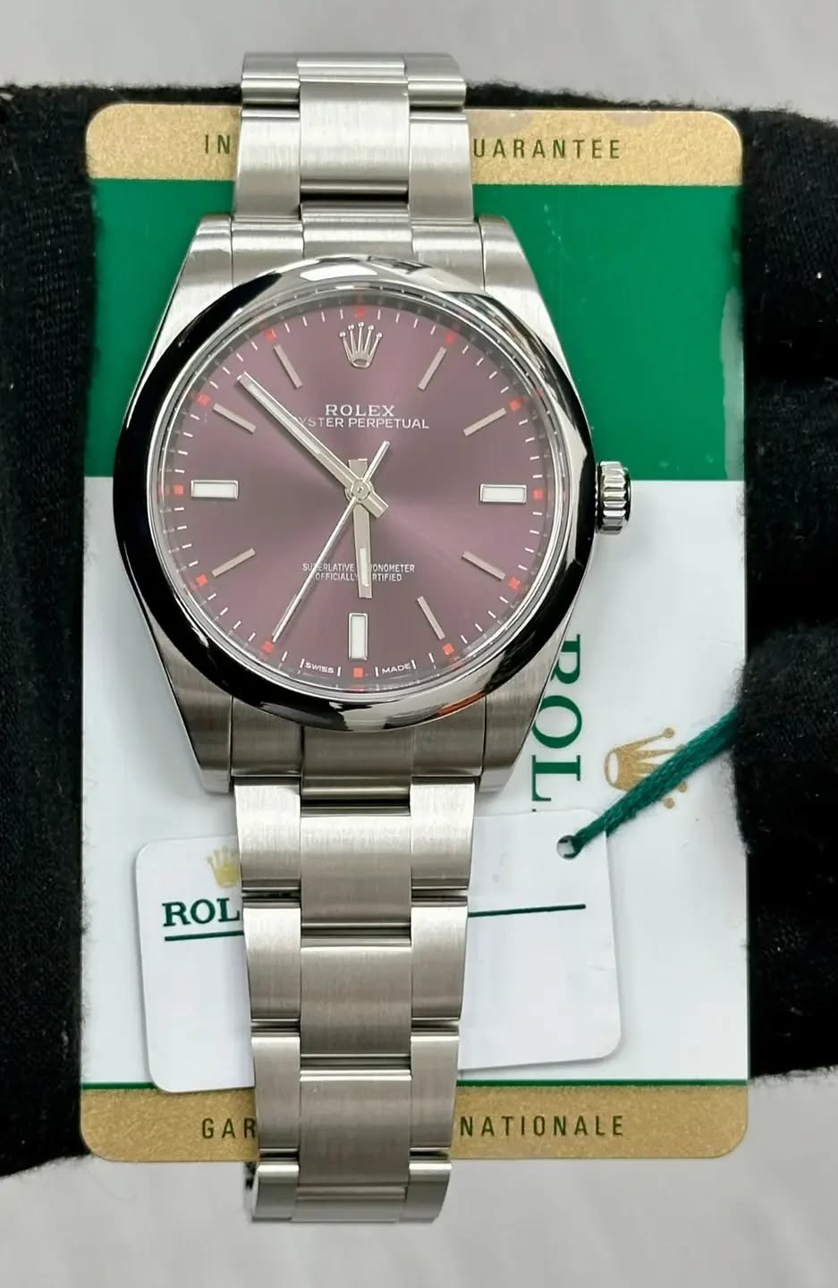 May be an image of wrist watch and text that says 'IN UARANTEE W PROLEETUAL ROLEX EX X TER PERPETUAL ETUAL ERLATVE EIE ONCMETER PAEMLTER FICIALL FTIFIED ΜAOЛ 州 ISWISa MADEL T0a ROL…