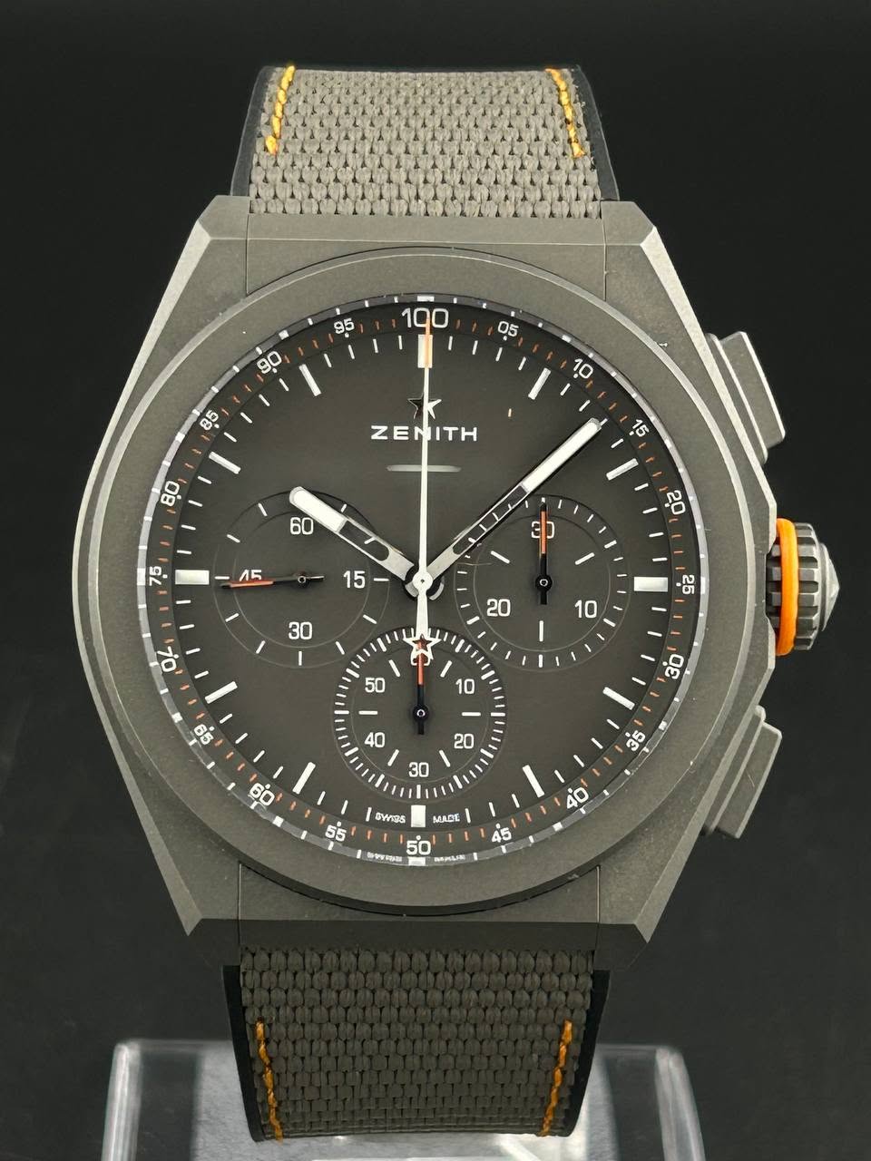May be an image of wrist watch and text that says ' ZENITH - O / 30 I 20 કુટ o 0 0: OWIDS 55 ΜAAE 40 45 50 BHblЖ'