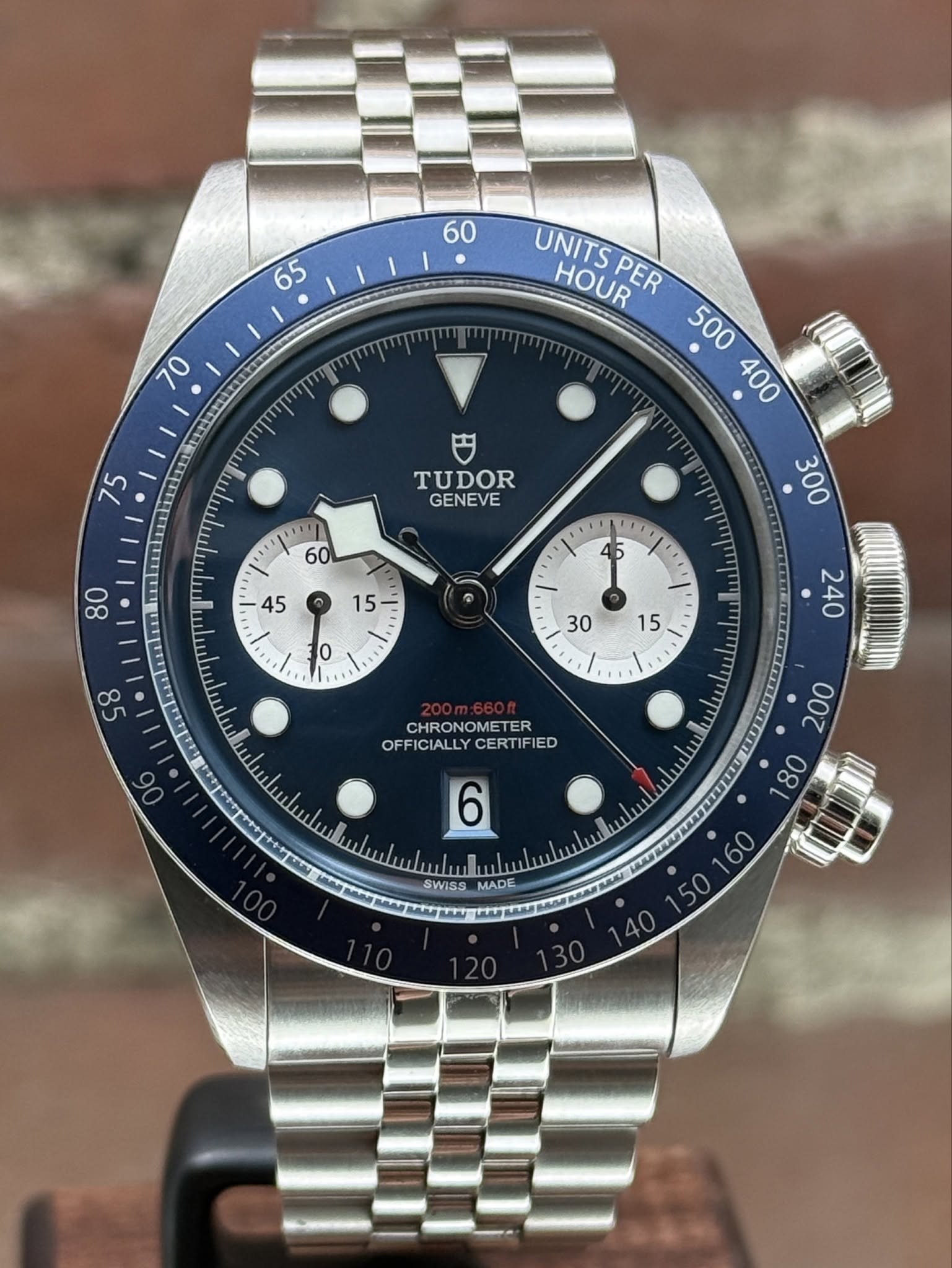 May be an image of wrist watch and text that says '60 • 65 70 UNITS HOUR UNITSPER PER TUDOR GENEVE ،، ' 047 06 CHRONOMETER OFFICIALLY OFFICIALLYCERTIFIED CERTIFIED 200 80 6 חי9…