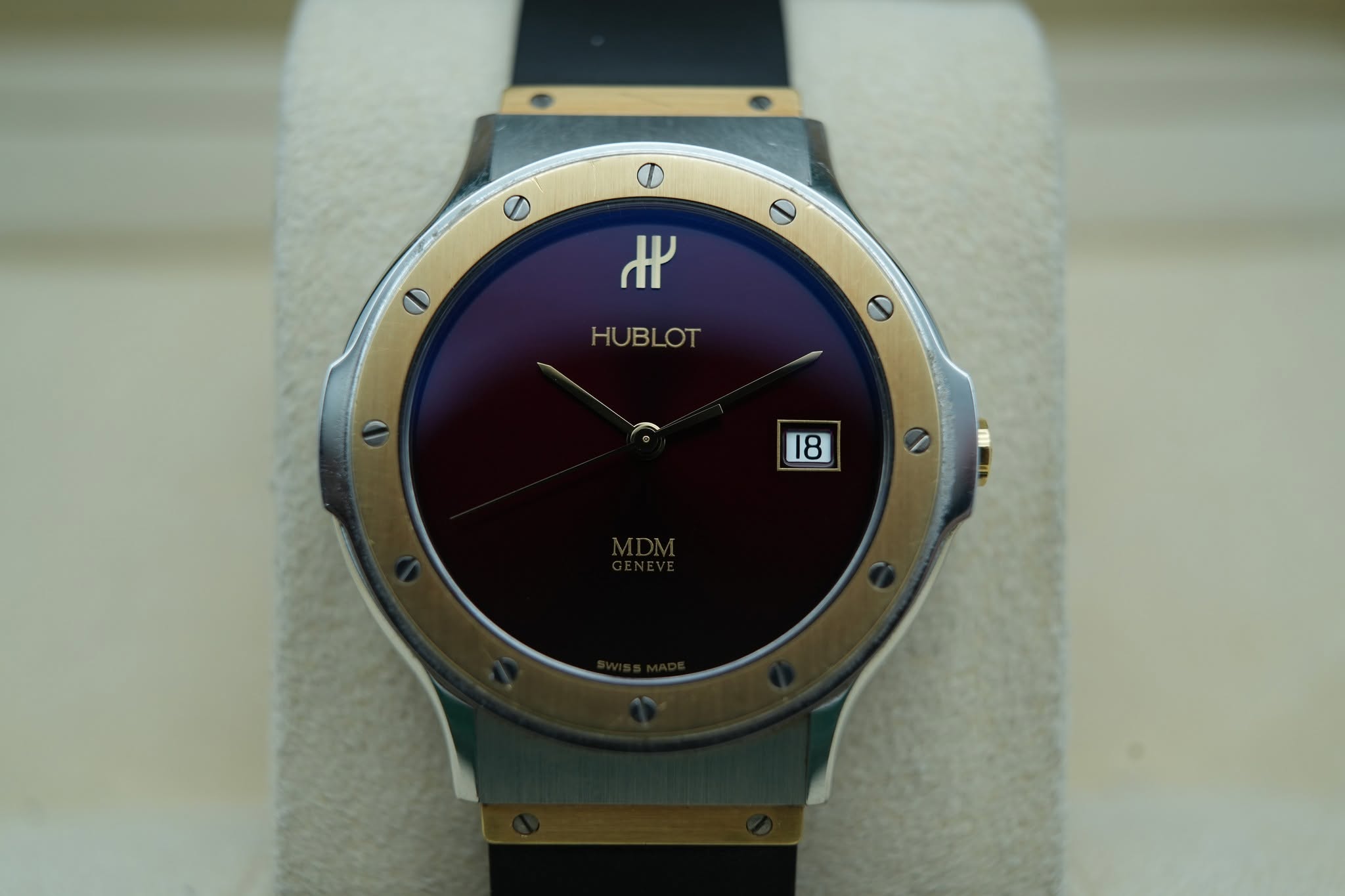 May be an image of text that says '٣ل HUBLOT PNt N 18'