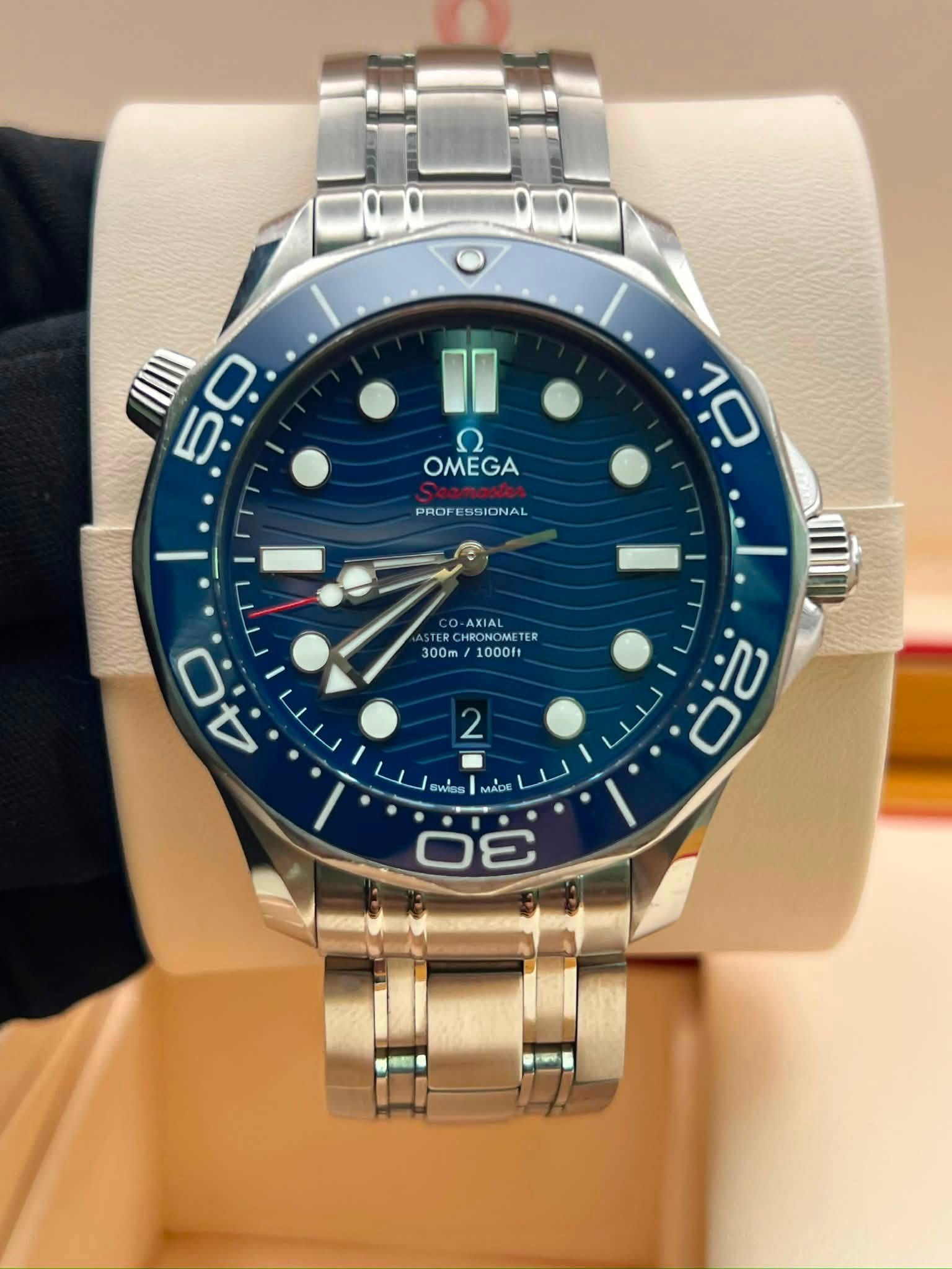 May be an image of wrist watch and text that says 'ம جذ OMEGA PROFESSIONAL PROF 10 3 CHRONOME TER AXIAL 300m 1000f ج4 4 0 O ز 0 0 2 ذق 3 ブ wes MADE'