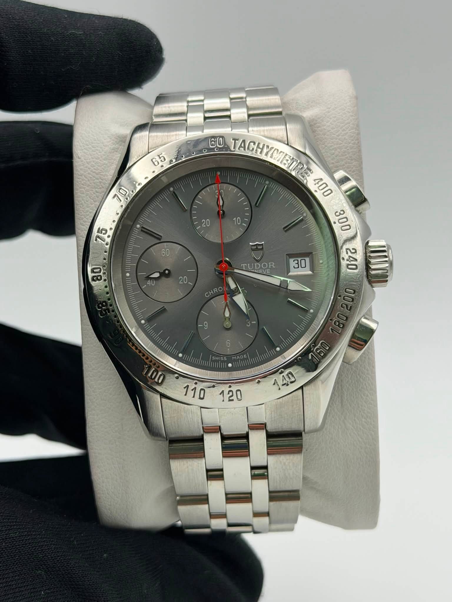 May be an image of wrist watch and text that says '65 70 PO: 60 TAGHYMENPE TACHYMETRE CO ١ TUDOR AIEVE '