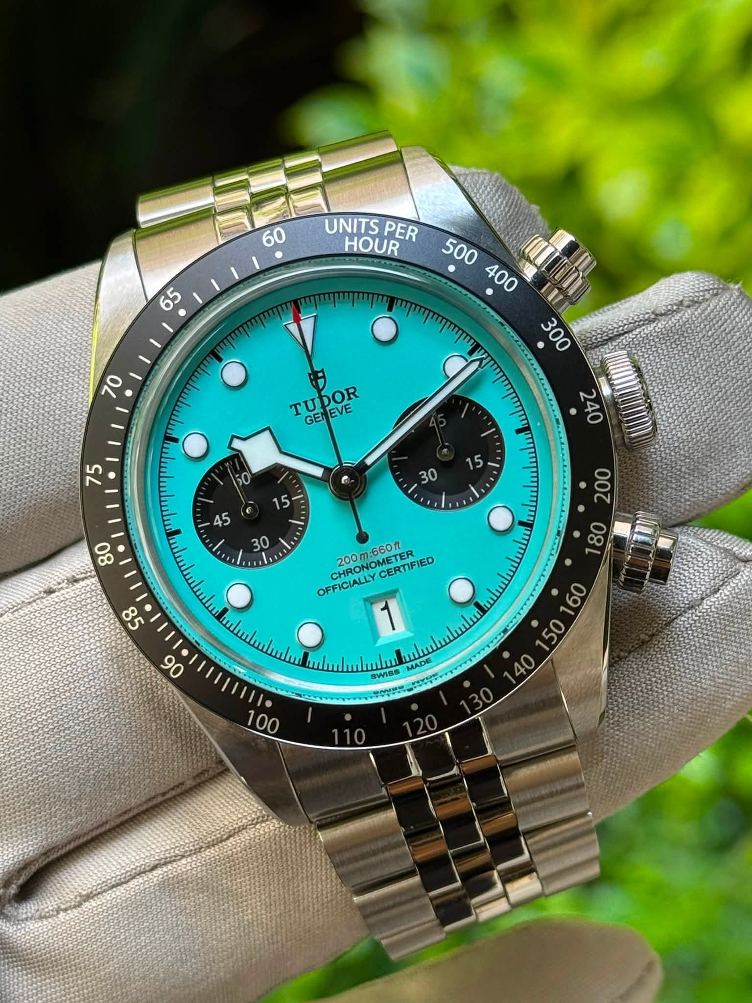 May be an image of wrist watch and text that says '60 UNITS PER HOUR เวว .0 300 70 TUI TUDOR DOR GE GENEVE EVE O በጣ Tpprлy4 O O 200 D 80 - OMOBOR 200 HRONOMETER CHRONOMERTIFIED…