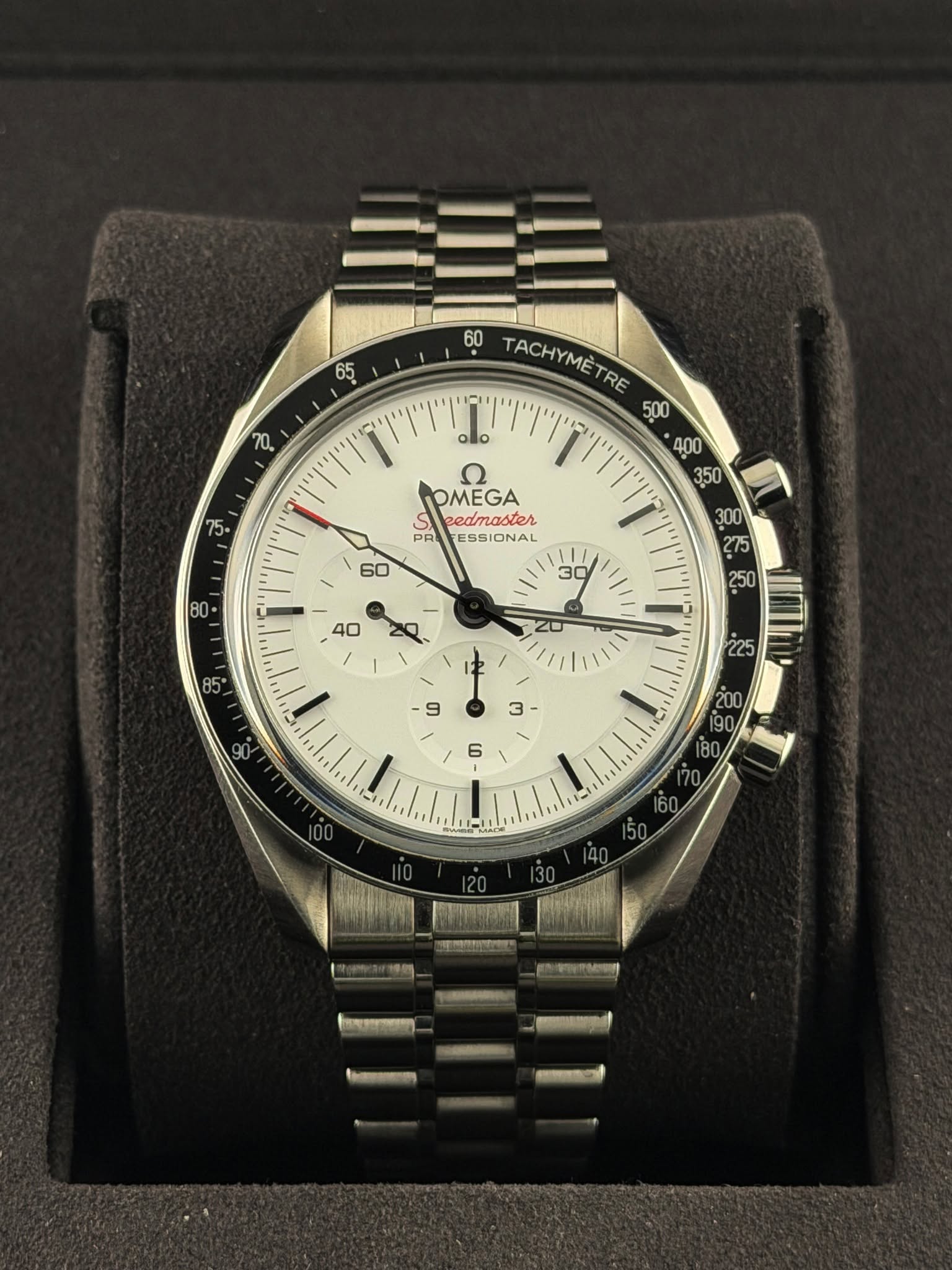 May be an image of wrist watch and text that says '65 70 60 TACHYMÈTRE TRE TACHYMÈ olo 5. OMEGA eedmaster ที่ PA ESSIONAL Q 85 250 ZO 中 / 周間間便洲 を ማ'