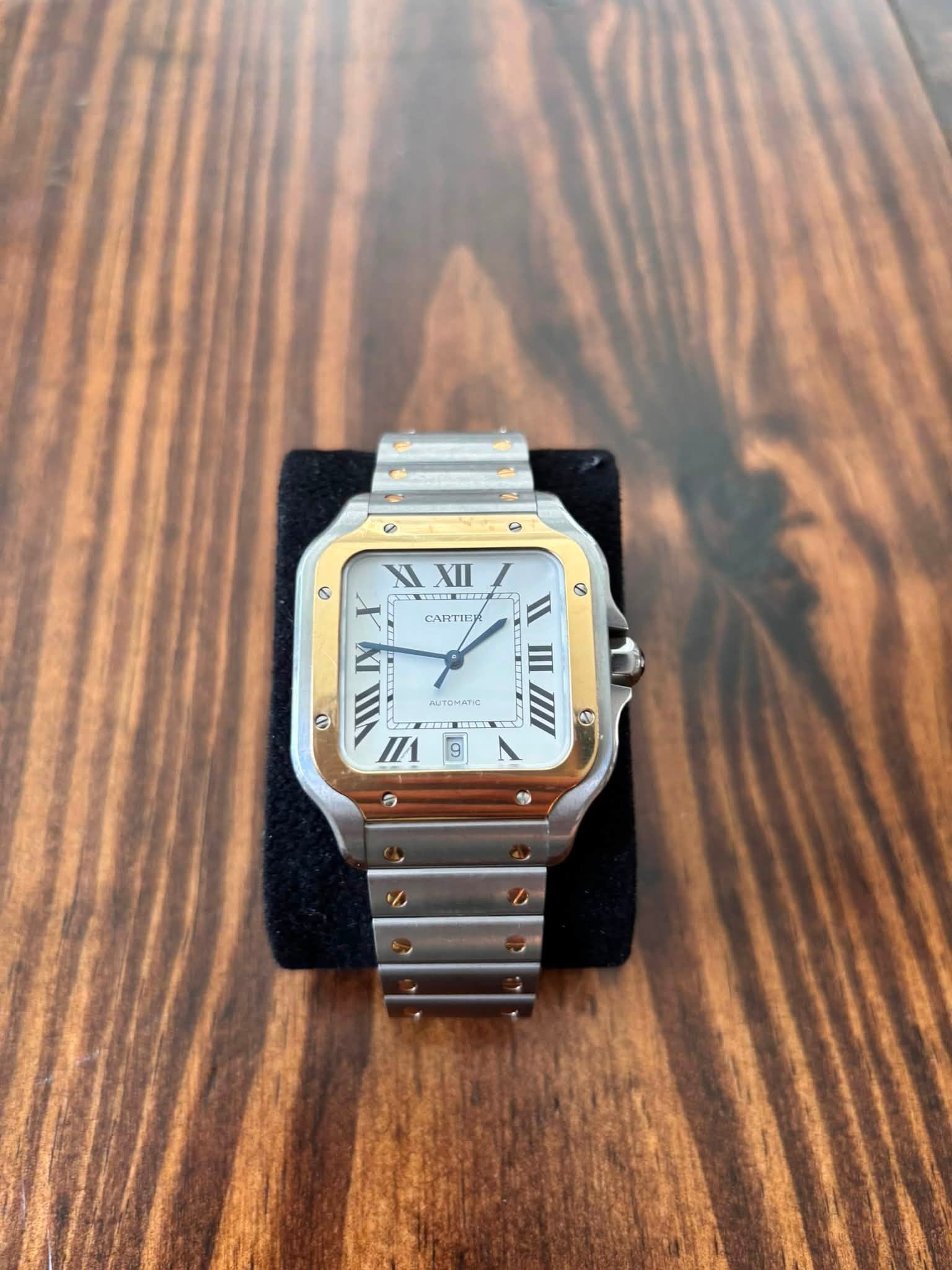 May be an image of wrist watch and text that says 'の XI XII CARTILY CARTIE IN a VI!I //1 AUTOMATIC ידדבה 本番酒 5 IIII 9 A 9'