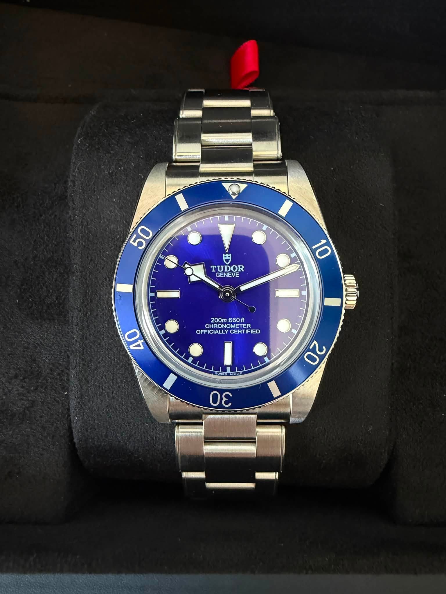 May be an image of wrist watch and text that says '50 円 TUDOR 10 แม.00 200m 200m660R 660 OFFICIALLYCERTIFIED CHRONO METER METER OFFICIALLYC FICIALLYCERTIFIED CERTIFIED 40 L 20 30…