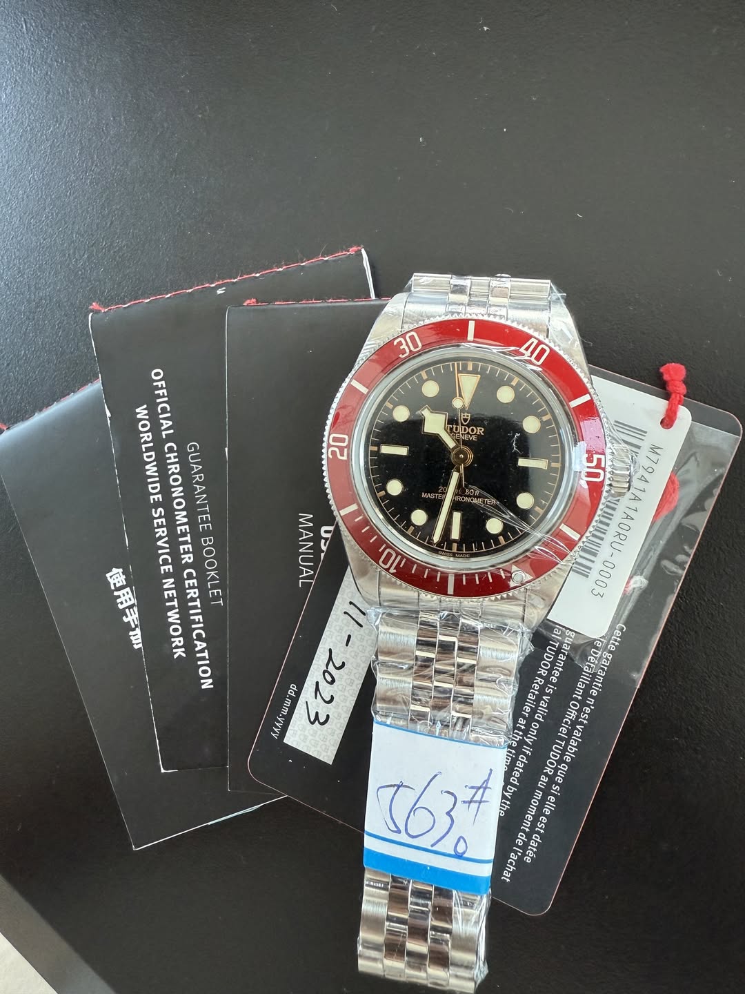 May be an image of wrist watch and text that says '30 40 o POR 20 หดย まい年まう M79 WORLDWIDE OFFICIAL GUARANTEE SERVICE CHRONOMETER GUANNOMECE 使用手加 NETWORK CERTIFICATION CHARANTELETER…
